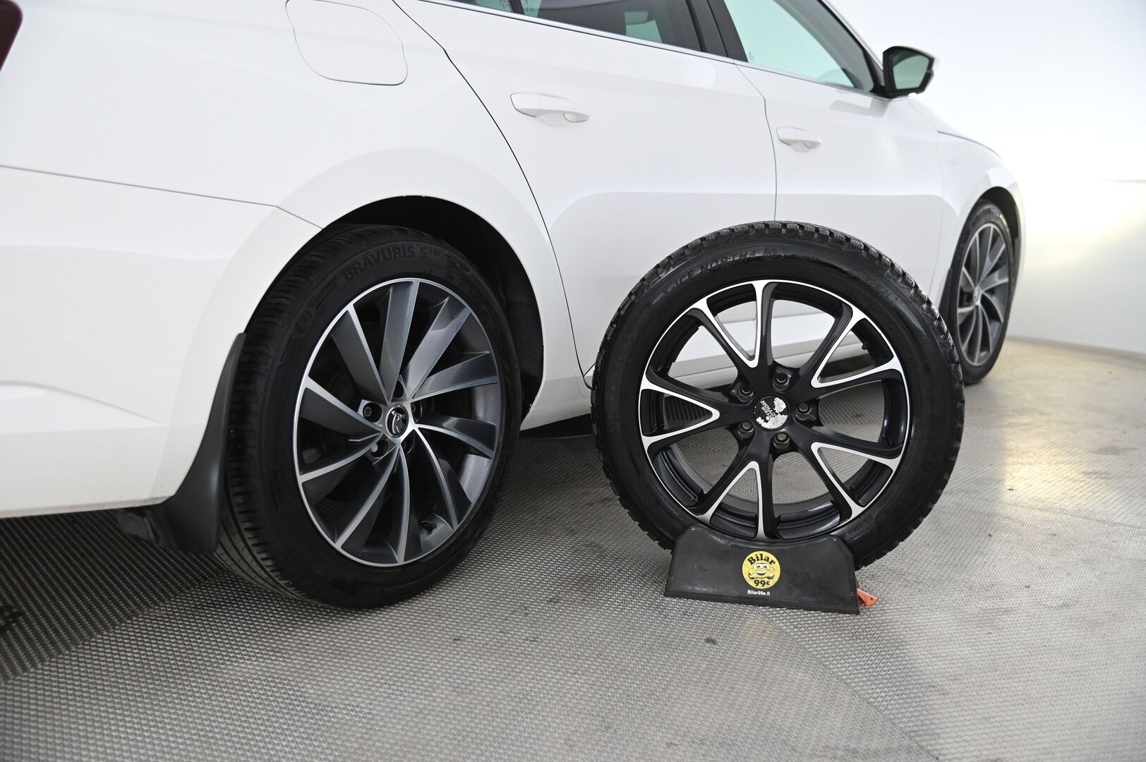Skoda Superb 2017 Combi 2,0 TDI 190 4x4 L&K DSG Autom - ACC | Webasto | Canton | Muistipenkki | P.kamera | Taittuva koukku | Ambient