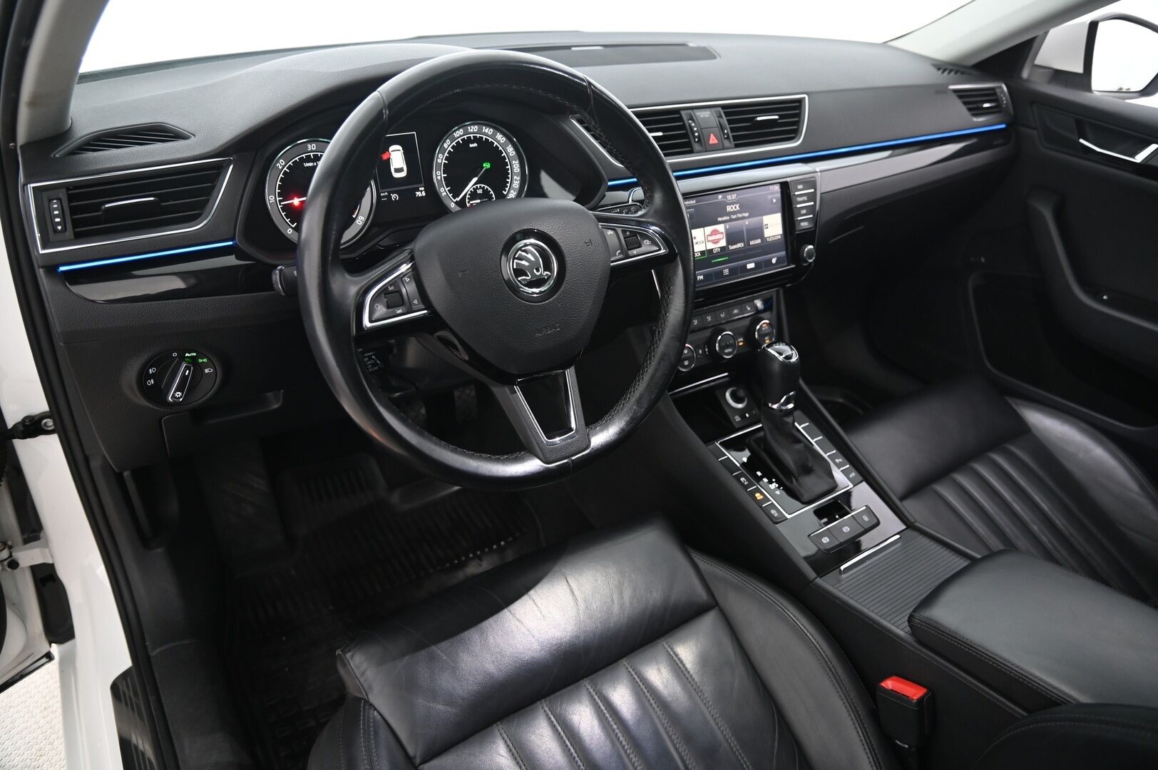 Skoda Superb 2017 Combi 2,0 TDI 190 4x4 L&K DSG Autom - ACC | Webasto | Canton | Muistipenkki | P.kamera | Taittuva koukku | Ambient