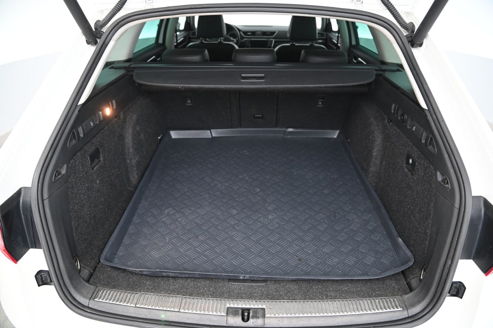 Skoda Superb 2017 Combi 2,0 TDI 190 4x4 L&K DSG Autom - ACC | Webasto | Canton | Muistipenkki | P.kamera | Taittuva koukku | Ambient