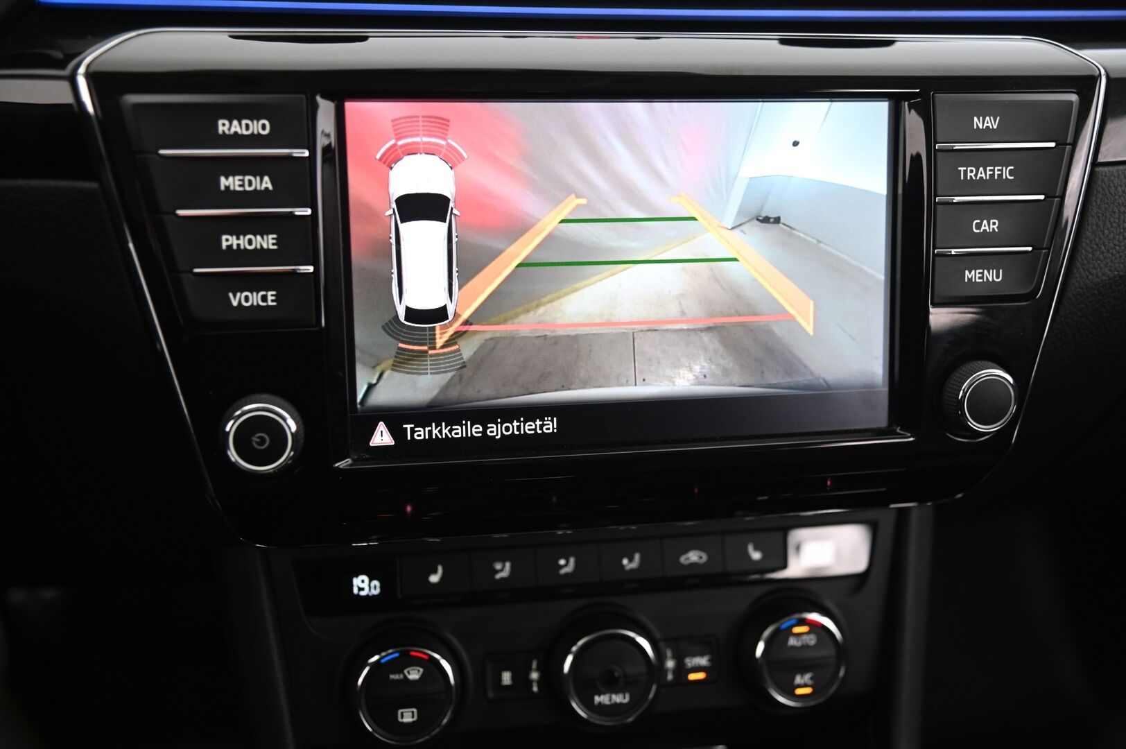 Skoda Superb 2017 Combi 2,0 TDI 190 4x4 L&K DSG Autom - ACC | Webasto | Canton | Muistipenkki | P.kamera | Taittuva koukku | Ambient