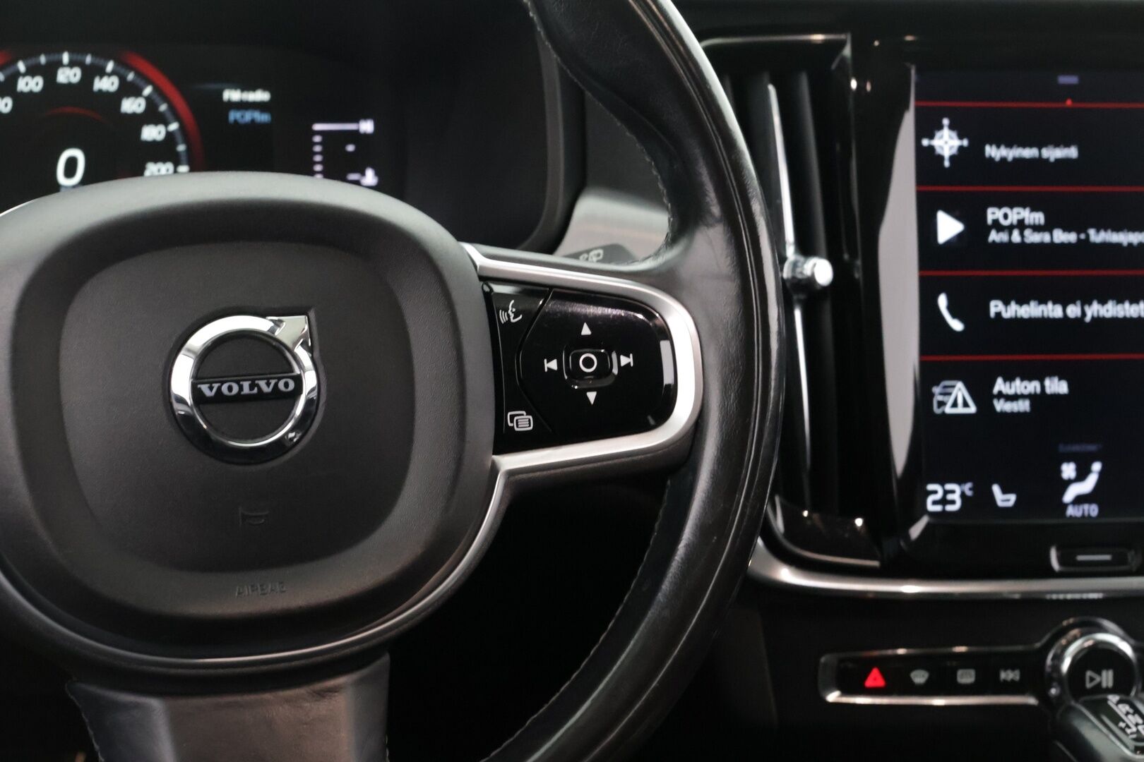 Volvo V90 2018 D3 AWD Momentum - *Myydään Huutokaupat.com!* | Koukku | Muistipenkki | Nahkasisusta | ACC | Navi | Sähkökontti | Jakohihna 4/2026 | 