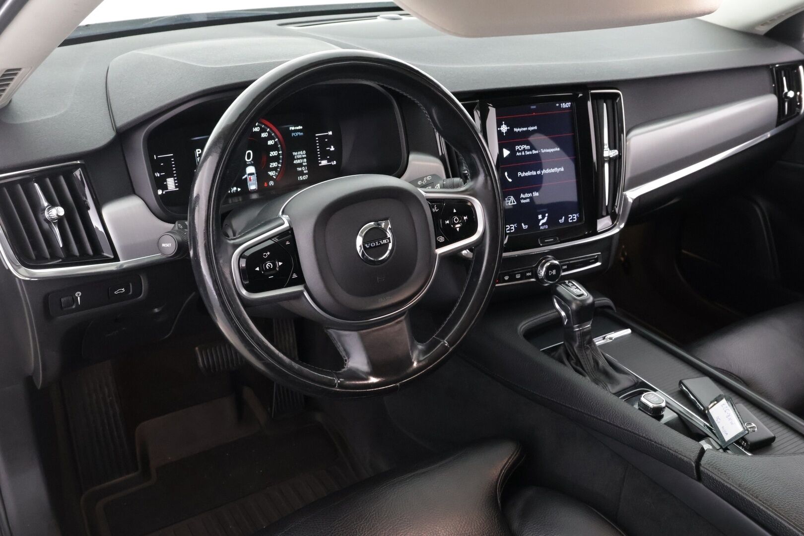 Volvo V90 2018 D3 AWD Momentum - *Myydään Huutokaupat.com!* | Koukku | Muistipenkki | Nahkasisusta | ACC | Navi | Sähkökontti | Jakohihna 4/2026 | 