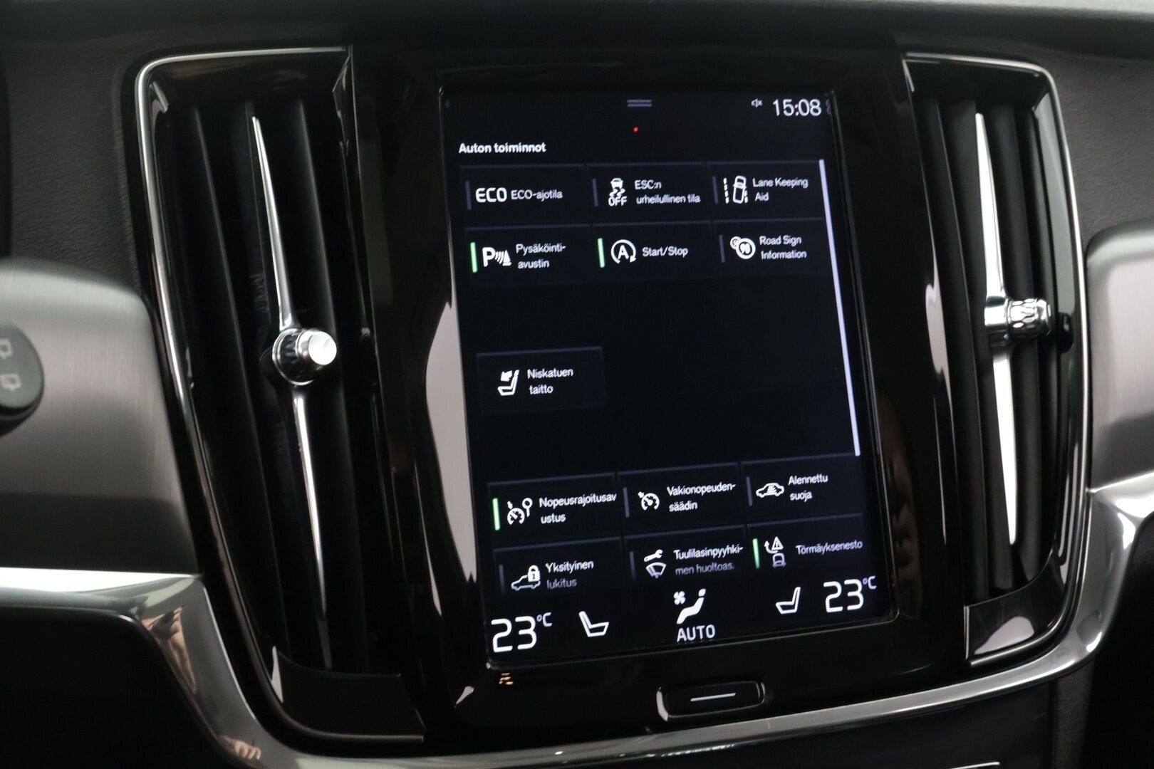 Volvo V90 2018 D3 AWD Momentum - *Myydään Huutokaupat.com!* | Koukku | Muistipenkki | Nahkasisusta | ACC | Navi | Sähkökontti | Jakohihna 4/2026 | 