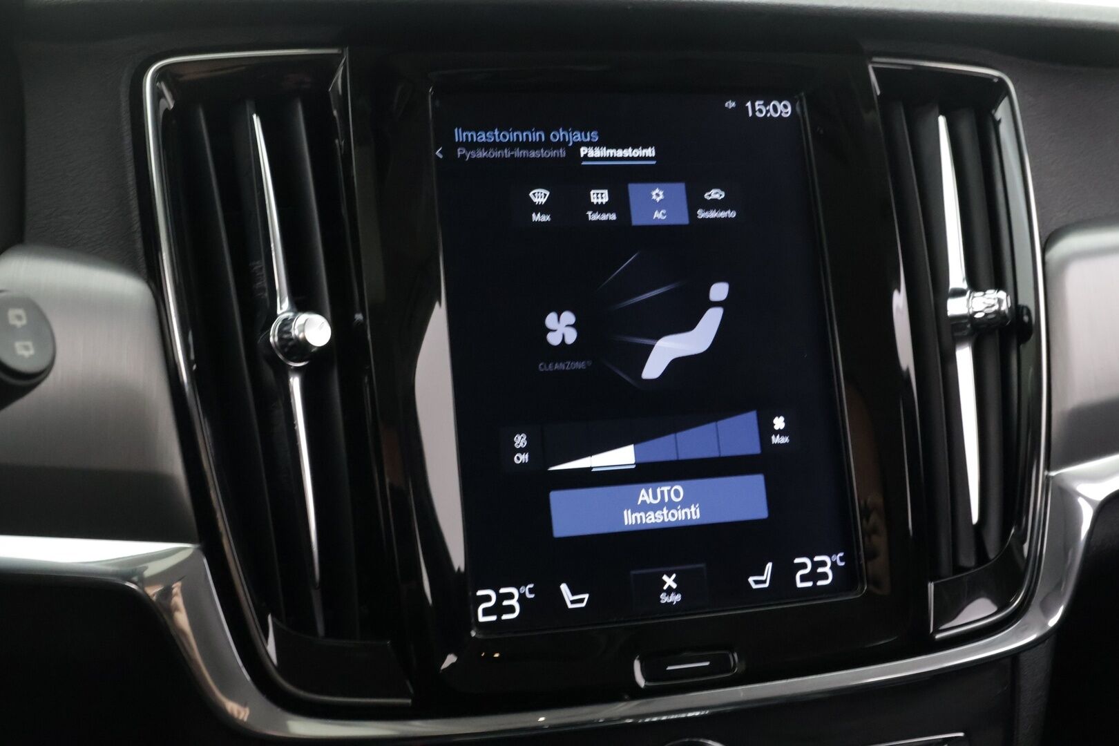 Volvo V90 2018 D3 AWD Momentum - *Myydään Huutokaupat.com!* | Koukku | Muistipenkki | Nahkasisusta | ACC | Navi | Sähkökontti | Jakohihna 4/2026 | 
