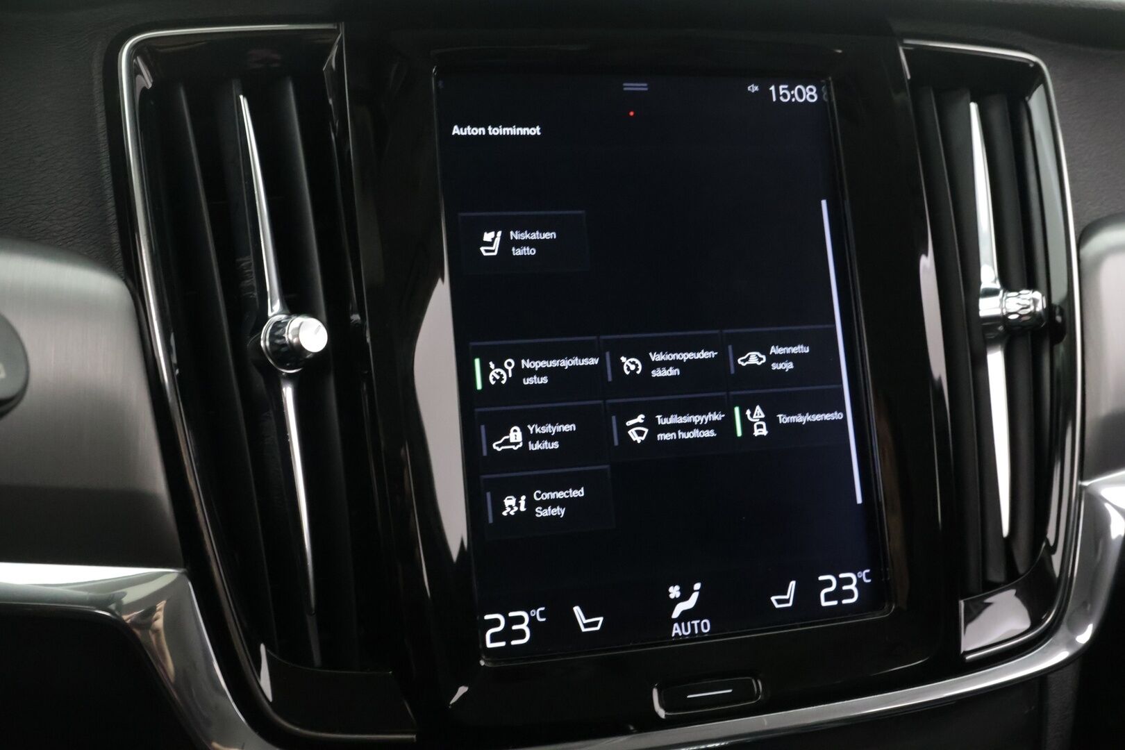 Volvo V90 2018 D3 AWD Momentum - *Myydään Huutokaupat.com!* | Koukku | Muistipenkki | Nahkasisusta | ACC | Navi | Sähkökontti | Jakohihna 4/2026 | 