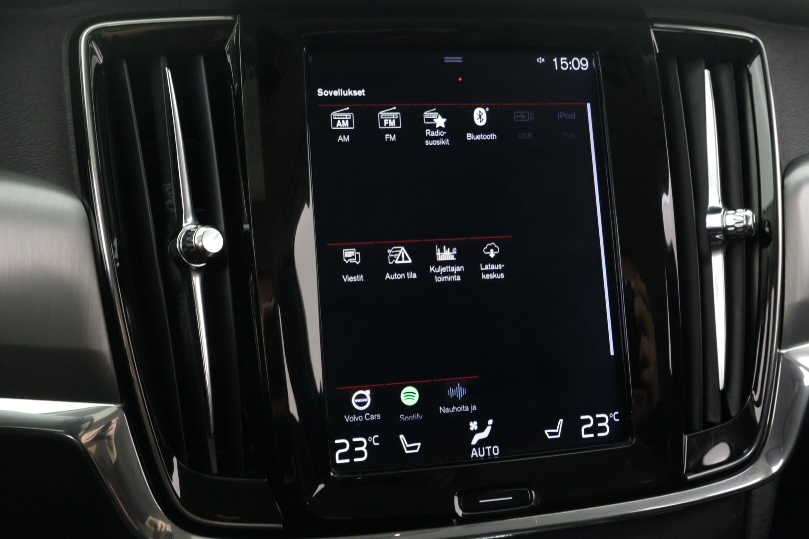 Volvo V90 2018 D3 AWD Momentum - *Myydään Huutokaupat.com!* | Koukku | Muistipenkki | Nahkasisusta | ACC | Navi | Sähkökontti | Jakohihna 4/2026 | 