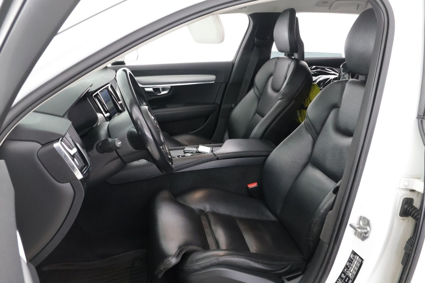 Volvo V90 2018 D3 AWD Momentum - *Myydään Huutokaupat.com!* | Koukku | Muistipenkki | Nahkasisusta | ACC | Navi | Sähkökontti | Jakohihna 4/2026 | 