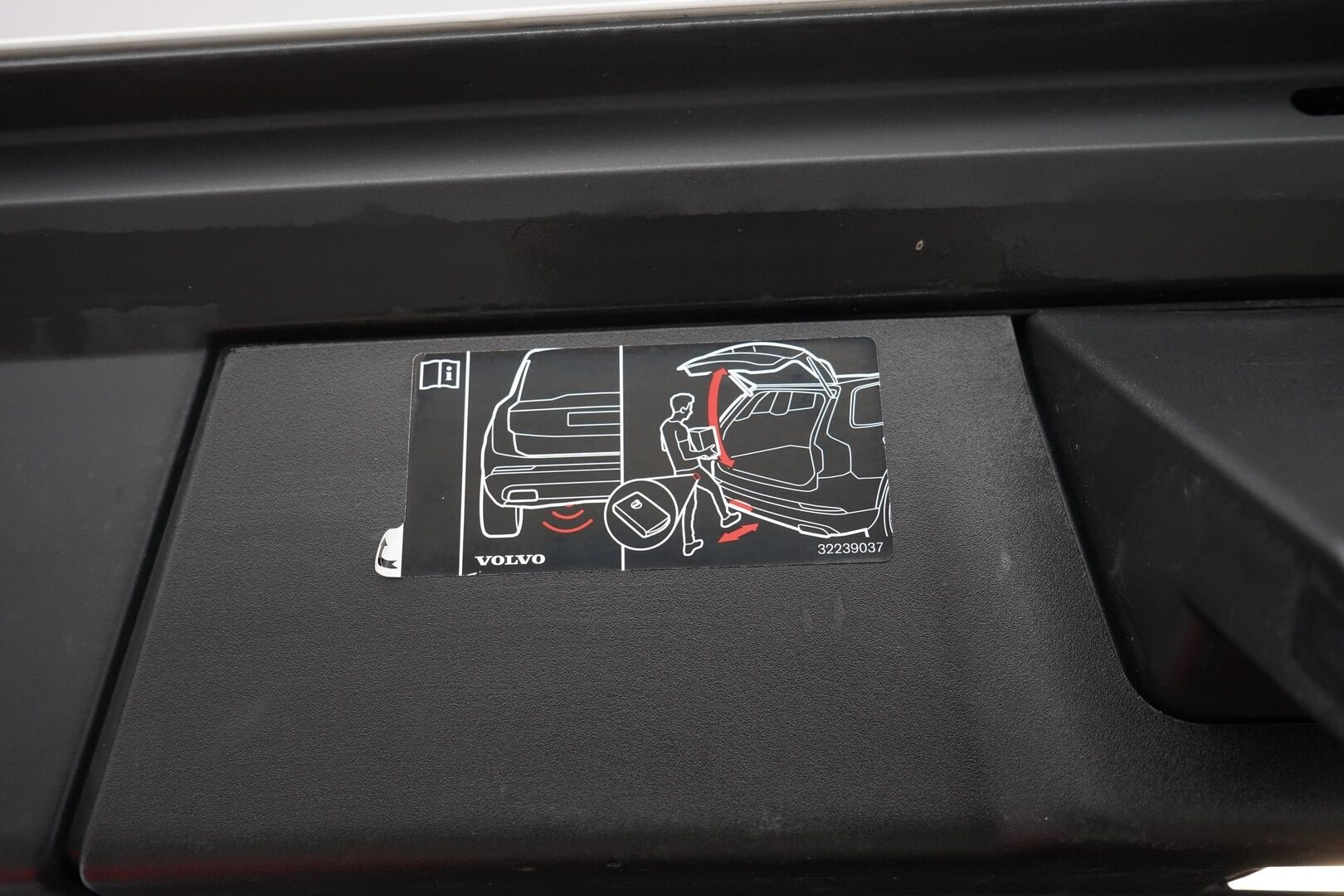 Volvo V90 2018 D4 AWD Momentum aut * ACC / Webasto / VOC / Pilot Assist / Vetokoukku * - Suomi-auto / Jakohihna juuri vaihdettu / Ei AdBlueta