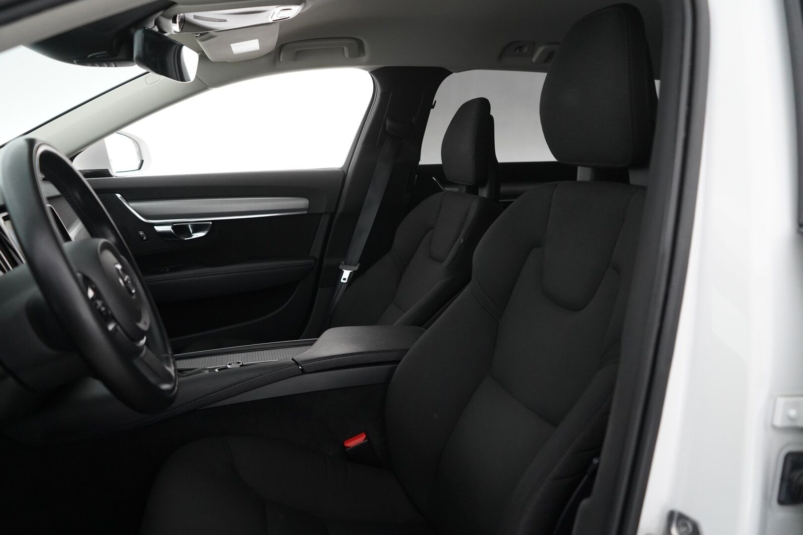 Volvo V90 2018 D4 AWD Momentum aut * ACC / Webasto / VOC / Pilot Assist / Vetokoukku * - Suomi-auto / Jakohihna juuri vaihdettu / Ei AdBlueta