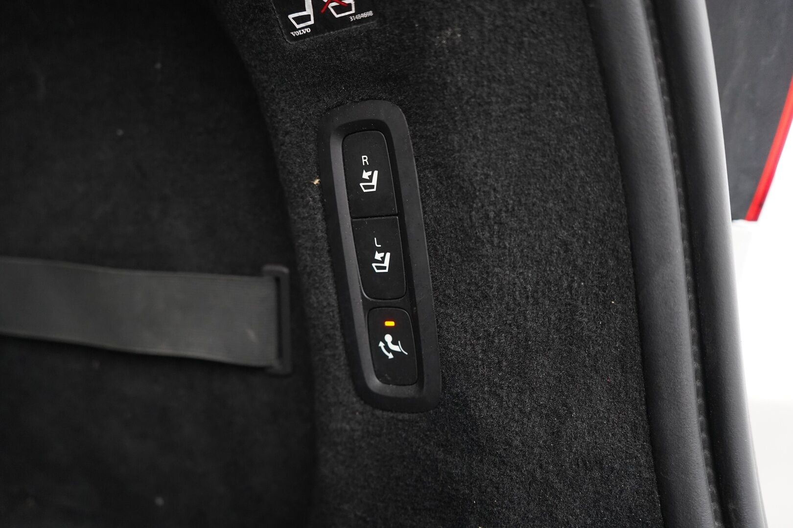 Volvo V90 2018 D4 AWD Momentum aut * ACC / Webasto / VOC / Pilot Assist / Vetokoukku * - Suomi-auto / Jakohihna juuri vaihdettu / Ei AdBlueta