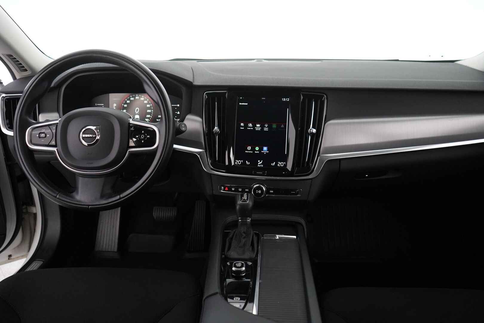 Volvo V90 2018 D4 AWD Momentum aut * ACC / Webasto / VOC / Pilot Assist / Vetokoukku * - Suomi-auto / Jakohihna juuri vaihdettu / Ei AdBlueta