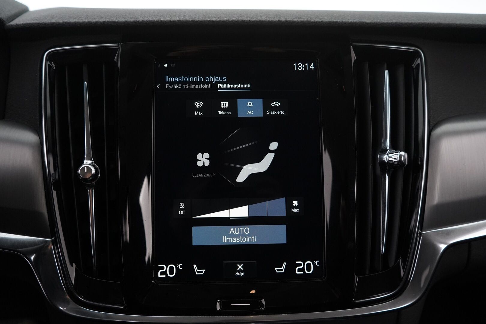 Volvo V90 2018 D4 AWD Momentum aut * ACC / Webasto / VOC / Pilot Assist / Vetokoukku * - Suomi-auto / Jakohihna juuri vaihdettu / Ei AdBlueta