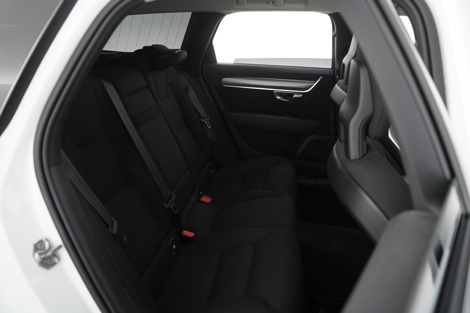 Volvo V90 2018 D4 AWD Momentum aut * ACC / Webasto / VOC / Pilot Assist / Vetokoukku * - Suomi-auto / Jakohihna juuri vaihdettu / Ei AdBlueta