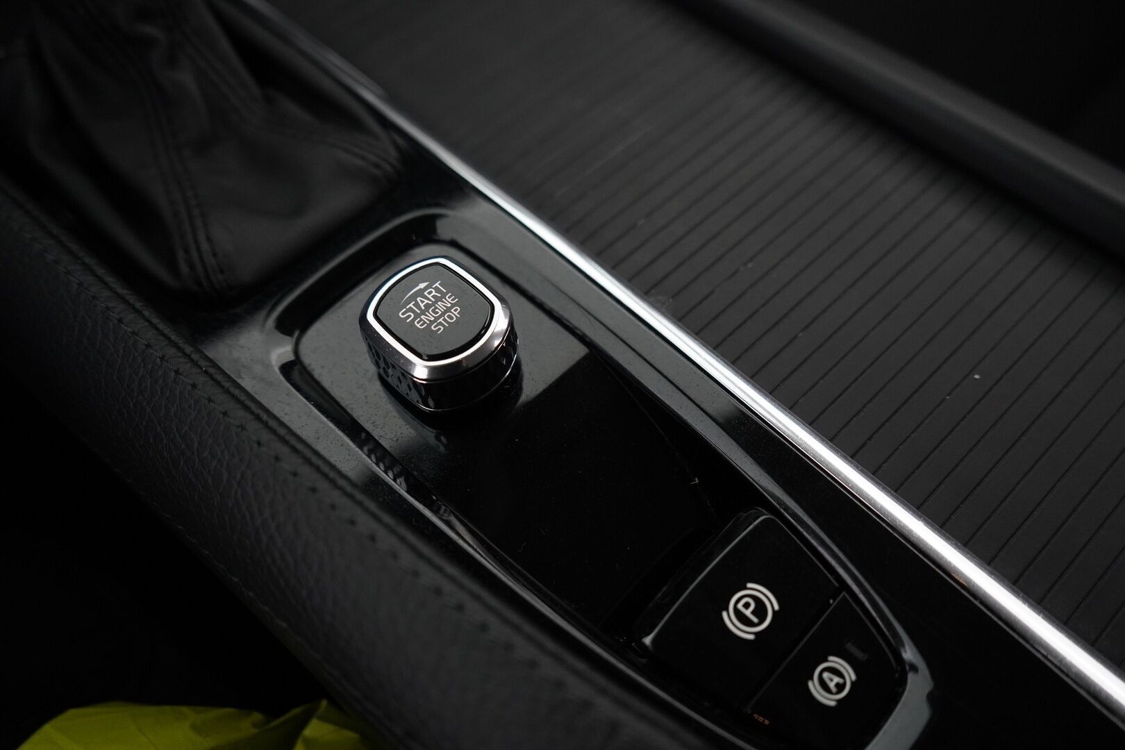 Volvo V90 2018 D4 AWD Momentum aut * ACC / Webasto / VOC / Pilot Assist / Vetokoukku * - Suomi-auto / Jakohihna juuri vaihdettu / Ei AdBlueta