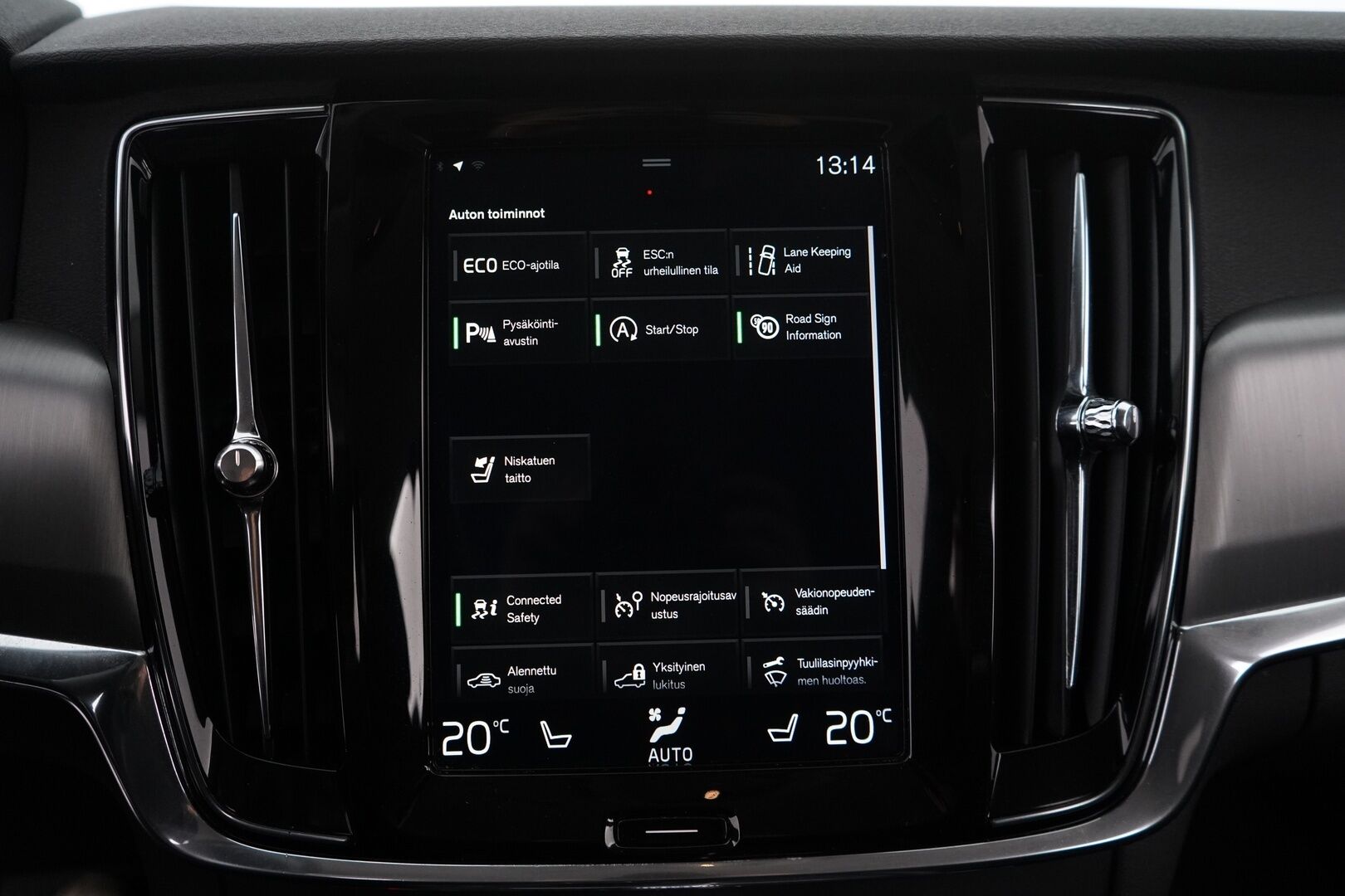 Volvo V90 2018 D4 AWD Momentum aut * ACC / Webasto / VOC / Pilot Assist / Vetokoukku * - Suomi-auto / Jakohihna juuri vaihdettu / Ei AdBlueta