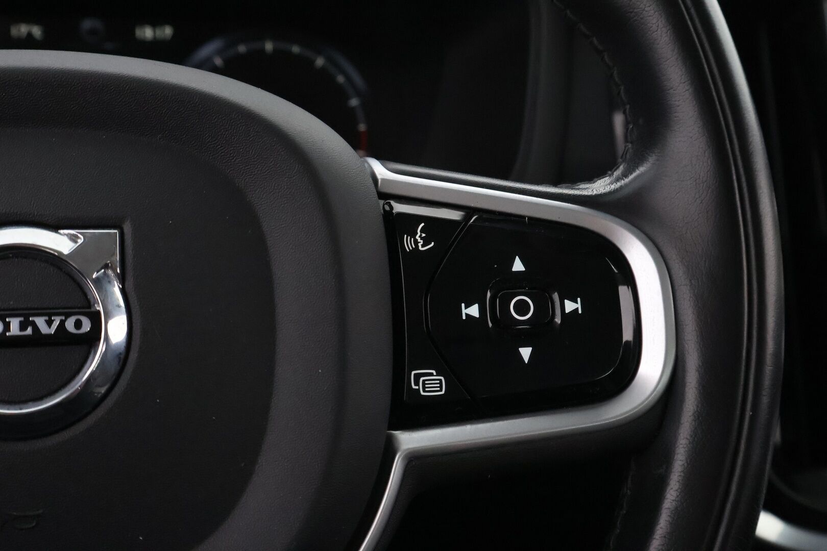 Volvo V60 2021 B3 MHEV Business Inscription aut * Suomiauto / Webasto / Adapt.Vakkari / Nahkasisusta / Peruutuskamera / Vetokoukku - Supervarusteet / Jakopää juuri tehty / Juuri tullut Tampereelle! - HULLUT BLACKWEEK JATKOT - KORKOTARJOUS 2,49%