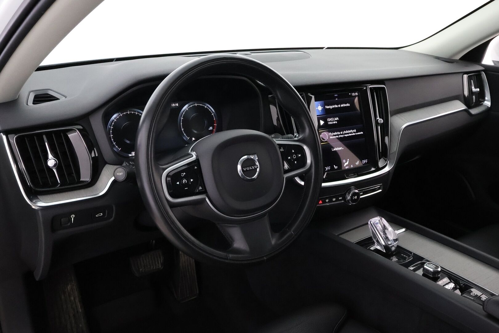 Volvo V60 2021 B3 MHEV Business Inscription aut * Suomiauto / Webasto / Adapt.Vakkari / Nahkasisusta / Peruutuskamera / Vetokoukku - Supervarusteet / Jakopää juuri tehty / Juuri tullut Tampereelle! - HULLUT BLACKWEEK JATKOT - KORKOTARJOUS 2,49%