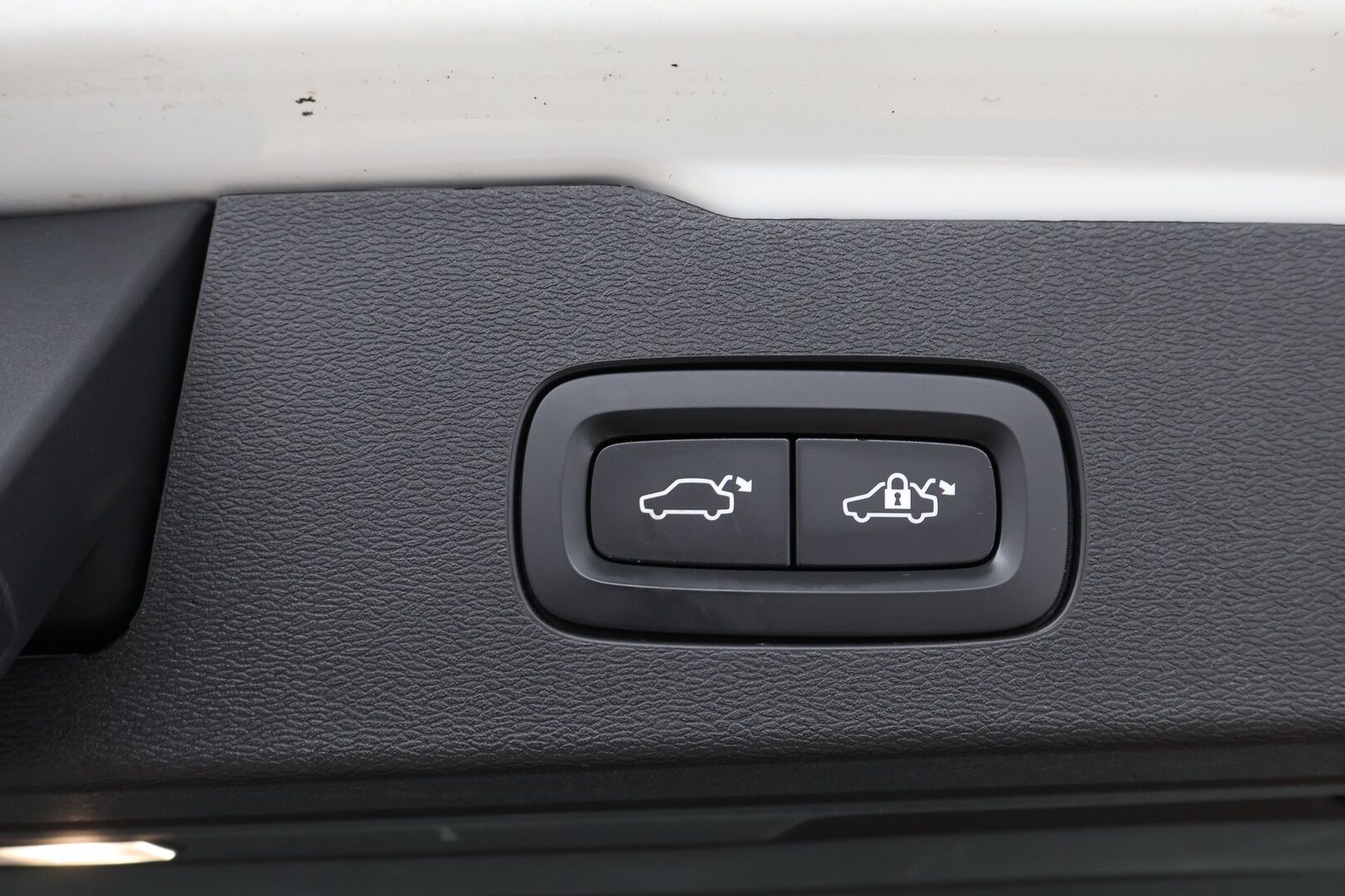 Volvo V60 2021 B3 MHEV Business Inscription aut * Suomiauto / Webasto / Adapt.Vakkari / Nahkasisusta / Peruutuskamera / Vetokoukku - Supervarusteet / Jakopää juuri tehty / Juuri tullut Tampereelle! - HULLUT BLACKWEEK JATKOT - KORKOTARJOUS 2,49%