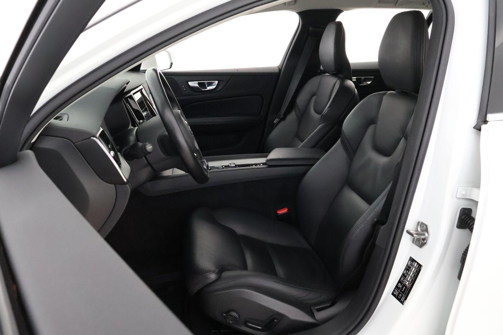 Volvo V60 2021 B3 MHEV Business Inscription aut * Suomiauto / Webasto / Adapt.Vakkari / Nahkasisusta / Peruutuskamera / Vetokoukku - Supervarusteet / Jakopää juuri tehty / Juuri tullut Tampereelle! - HULLUT BLACKWEEK JATKOT - KORKOTARJOUS 2,49%