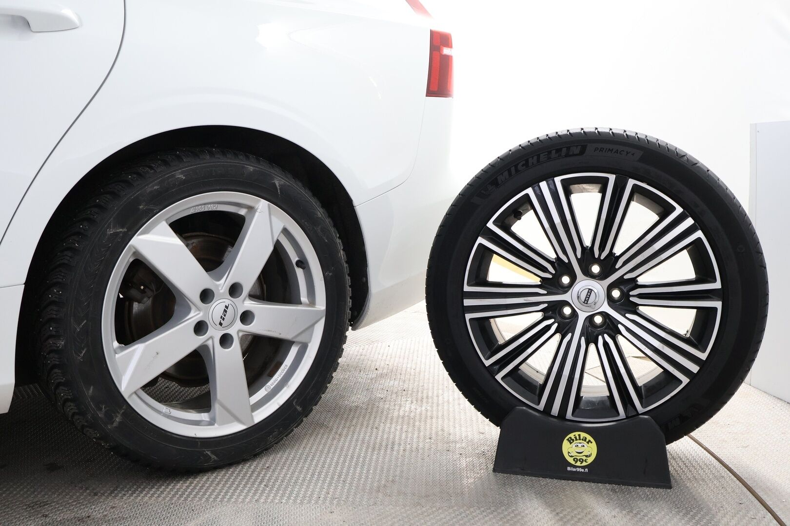 Volvo V60 2021 B3 MHEV Business Inscription aut * Suomiauto / Webasto / Adapt.Vakkari / Nahkasisusta / Peruutuskamera / Vetokoukku - Supervarusteet / Jakopää juuri tehty / Juuri tullut Tampereelle! - HULLUT BLACKWEEK JATKOT - KORKOTARJOUS 2,49%