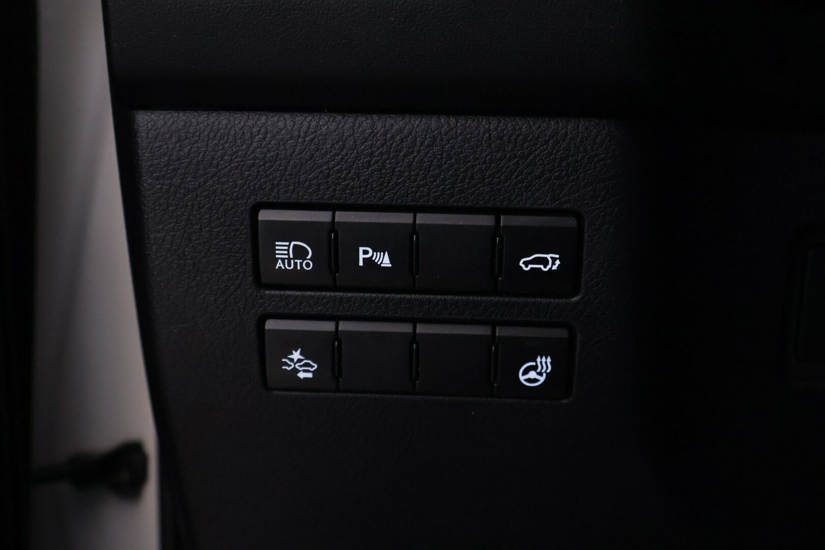 Lexus NX 2015 300H Hybrid A AWD F-Sport *ACC / Nahkasisusta / Sähköpenkit / Kattoluukku / Navi / Lohkolämmitin / P.kamera / S. Kontti* - *Loistava huoltohistoria! / Ohjauspyörän lämmitys / LED*