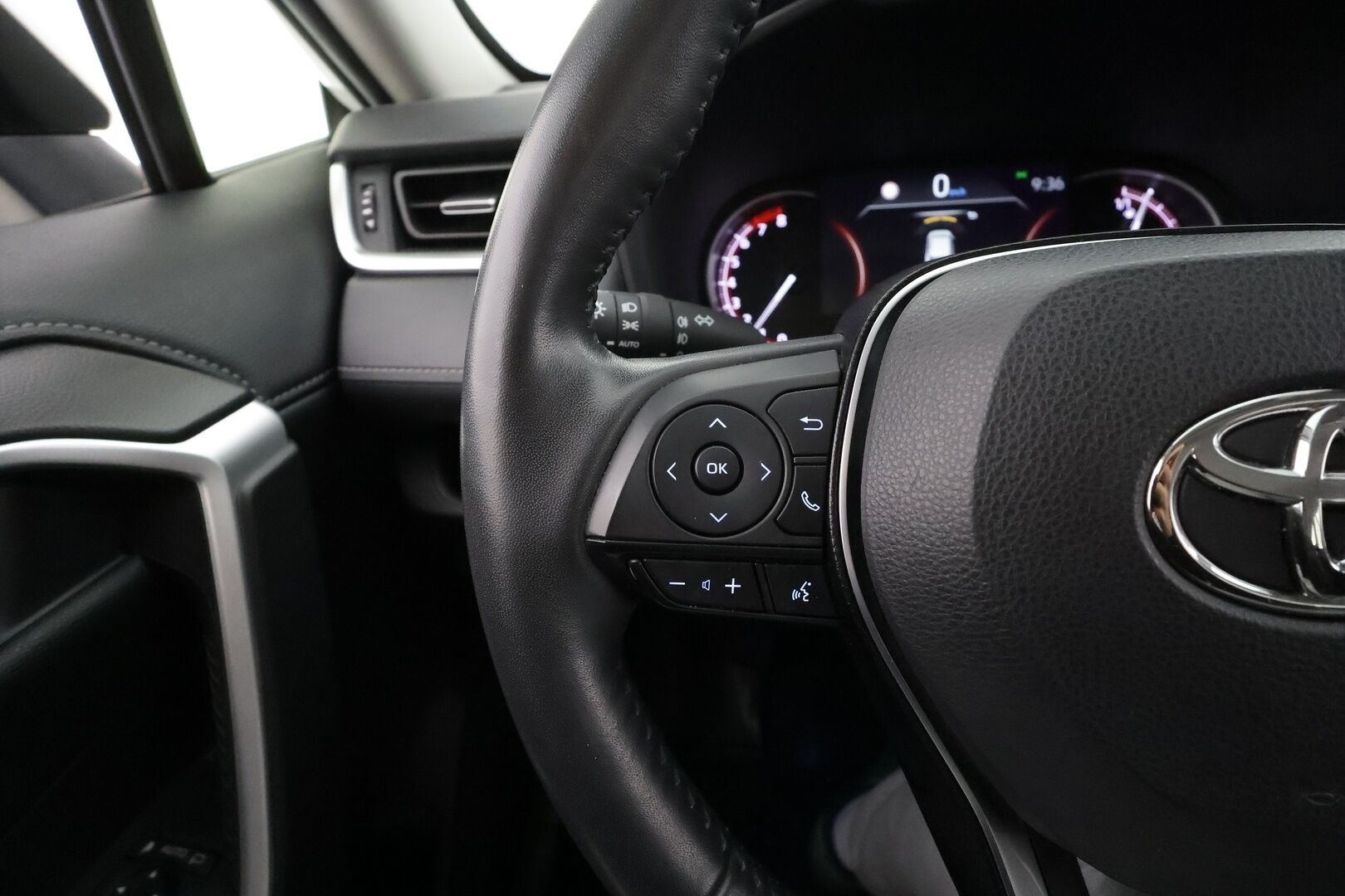 Toyota RAV4 2021 2,0 VVT-iE AWD Active * ACC / Webasto / Koukku / LED / Keyless / Navi * - 1.Om Suomi-auto / Kahdet Renkaat / Merkkihuollettu