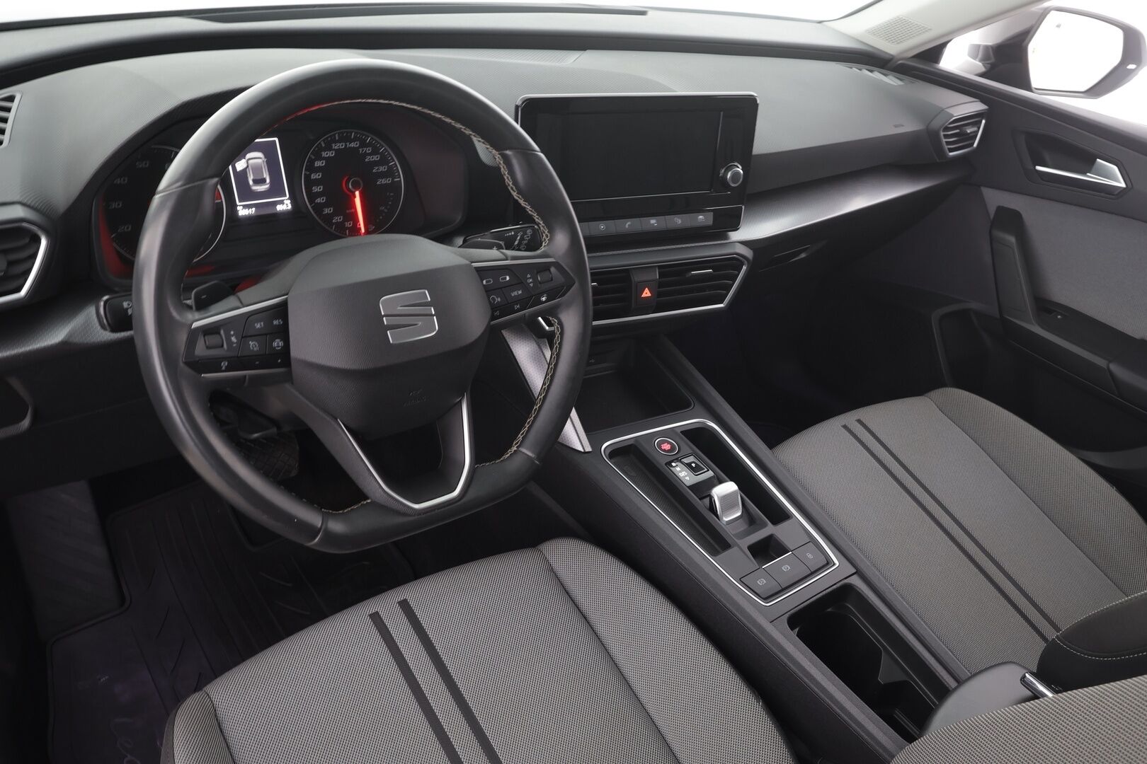 Seat Leon Sportstourer 2021 1,5 eTSI 150 Hybrid Style DSG * Webasto / Vetokoukku / Adapt.Vakkari / LED / Peruutustutkat / Navi - Suomi-auto / Kahdet renkaat aluvanteilla / Metalliväri - HULLUT AVAJAISHULINAT KORKOTARJOUS 3,29 %