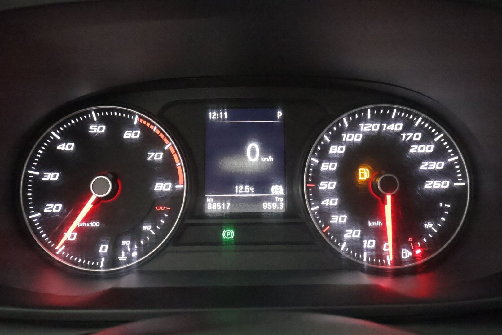 Seat Leon Sportstourer 2021 1,5 eTSI 150 Hybrid Style DSG * Webasto / Vetokoukku / Adapt.Vakkari / LED / Peruutustutkat / Navi - Suomi-auto / Kahdet renkaat aluvanteilla / Metalliväri