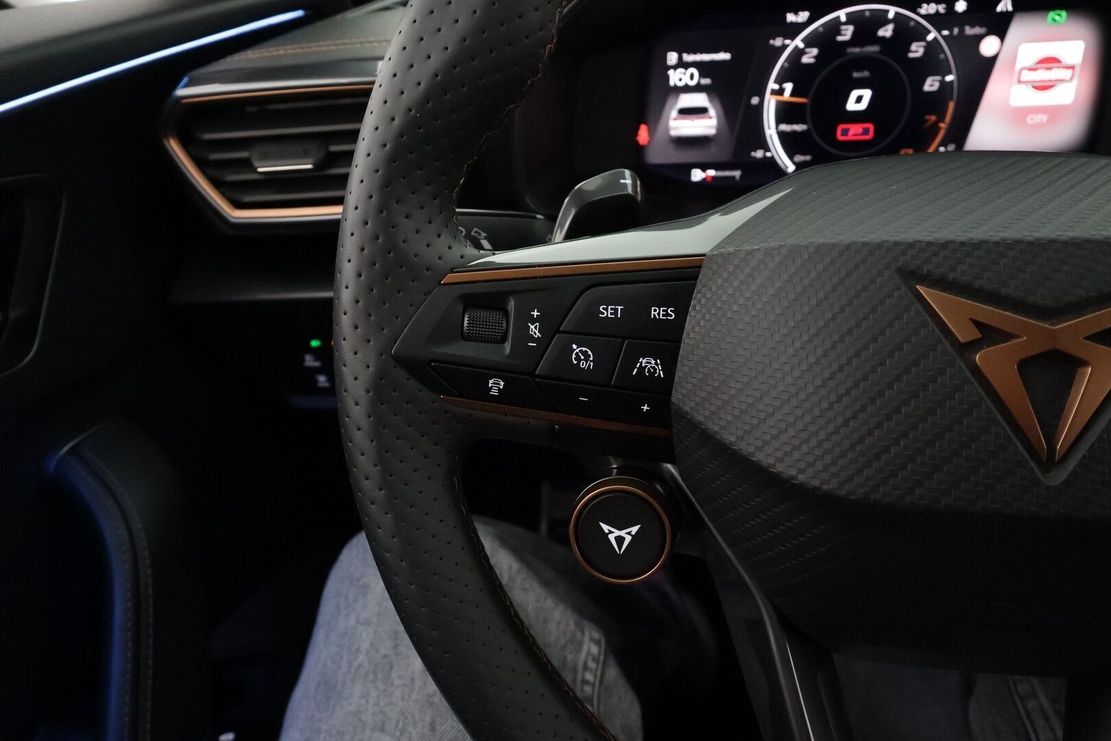 Cupra Formentor 2021 VZ 2,0 TSI 228 kW 4Drive DSG * Lohkolämmitin / ACC / LED / P.Kamera / Sportpenkit / Navi / Kaistavahti / Keyless * - Suomi-auto / Kahdet renkaat / Merkkihuollettu!