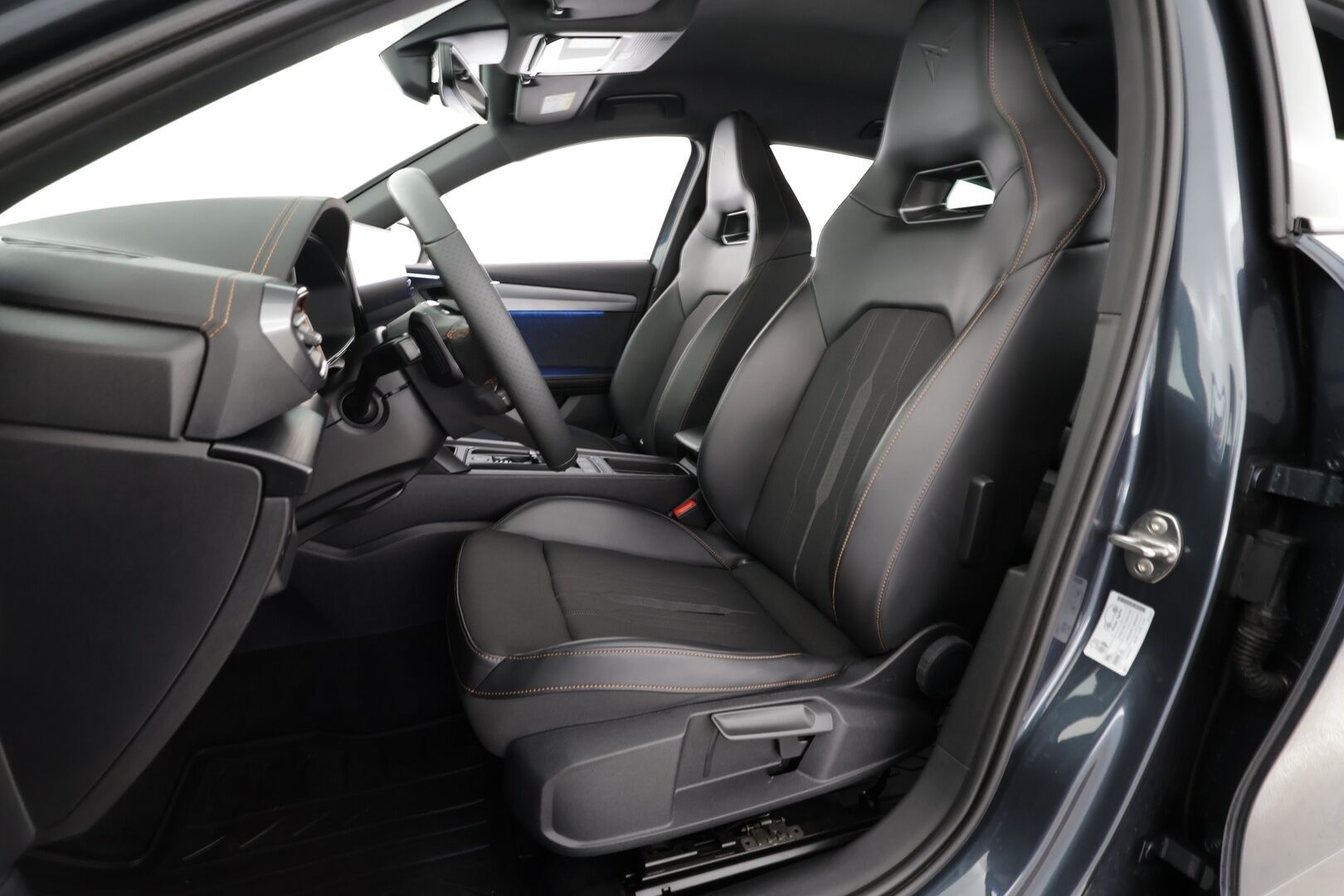 Cupra Formentor 2021 VZ 2,0 TSI 228 kW 4Drive DSG * Lohkolämmitin / ACC / LED / P.Kamera / Sportpenkit / Navi / Kaistavahti / Keyless * - Suomi-auto / Kahdet renkaat / Merkkihuollettu!