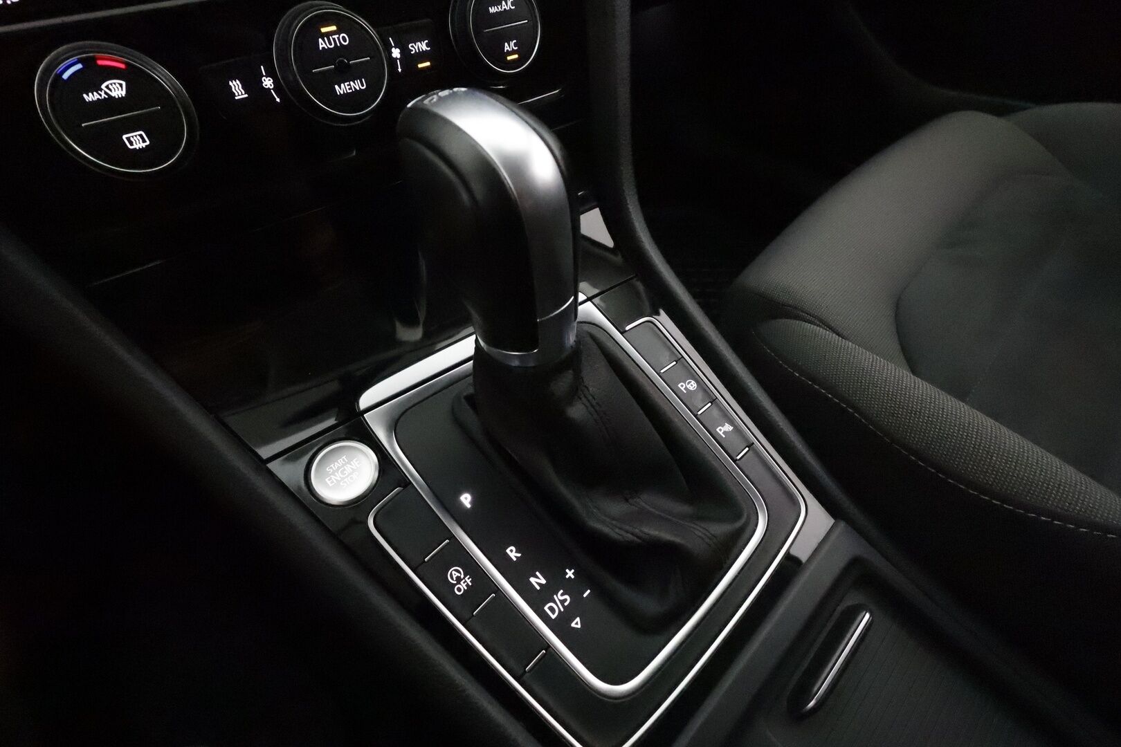 Volkswagen Golf 2019 Variant Highline 1,5 TSI EVO 96 kW BLUEMOTION DSG **Webasto / Adapt.Vakkari / LED-valot / Navi / P.Kamera / Keyless** - Suomi-auto / Kahdet Renkaat