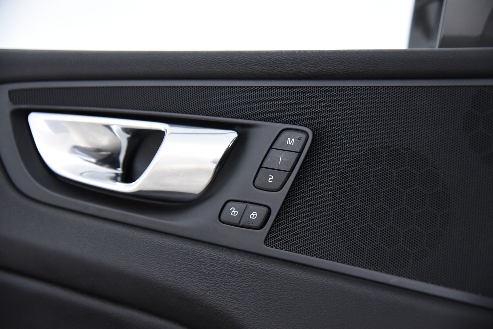 Volvo XC60 2019 T8 AWD Inscription aut / Webasto / Adapt.vak & Pilot assist / Muistipenkki / Keyless / VOC / P-kamera - Four-C ilmajousitus / Sensus navi / 2-om Suomi-auto / 