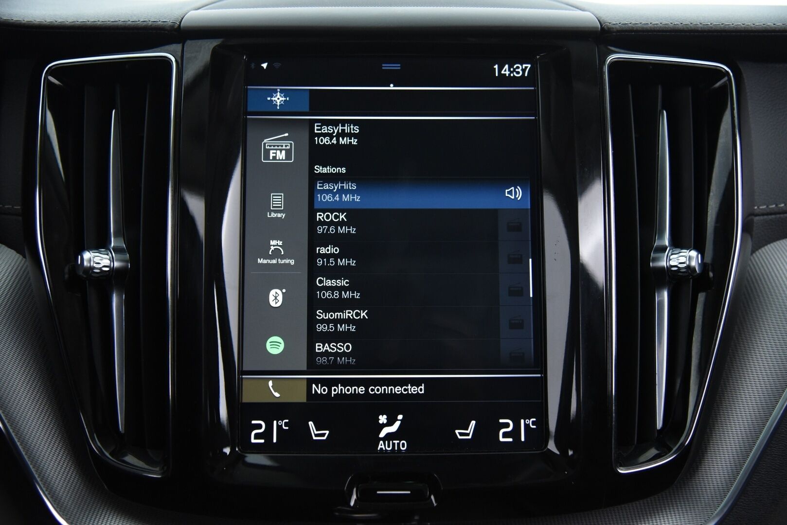 Volvo XC60 2019 T8 AWD Inscription aut / Webasto / Adapt.vak & Pilot assist / Muistipenkki / Keyless / VOC / P-kamera - 3,99 % KORKOTARJOUS TÄHÄN AUTOON 31.8. ASTI! - Four-C ilmajousitus / Sensus navi / 2-om Suomi-auto / 