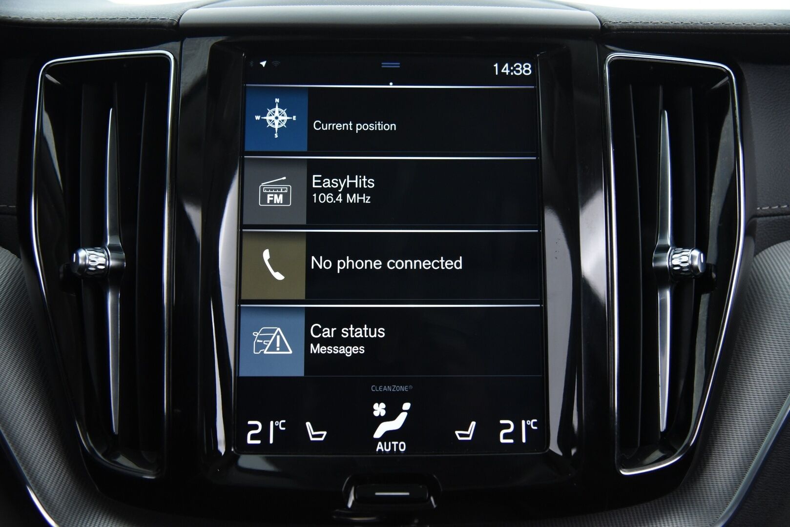 Volvo XC60 2019 T8 AWD Inscription aut / Webasto / Adapt.vak & Pilot assist / Muistipenkki / Keyless / VOC / P-kamera - 3,99 % KORKOTARJOUS TÄHÄN AUTOON 31.8. ASTI! - Four-C ilmajousitus / Sensus navi / 2-om Suomi-auto / 