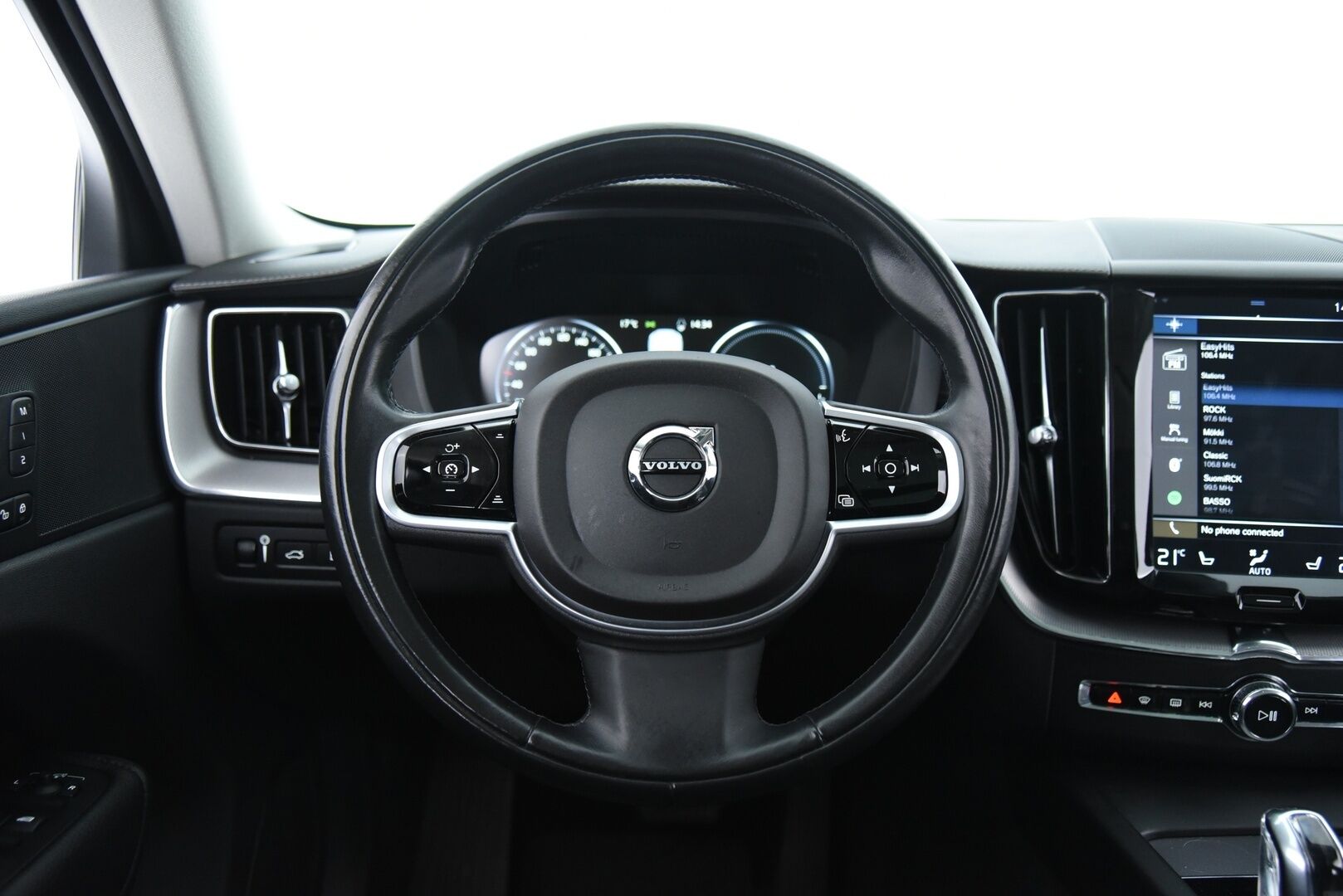 Volvo XC60 2019 T8 AWD Inscription aut / Webasto / Adapt.vak & Pilot assist / Muistipenkki / Keyless / VOC / P-kamera - 3,99 % KORKOTARJOUS TÄHÄN AUTOON 31.8. ASTI! - Four-C ilmajousitus / Sensus navi / 2-om Suomi-auto / 