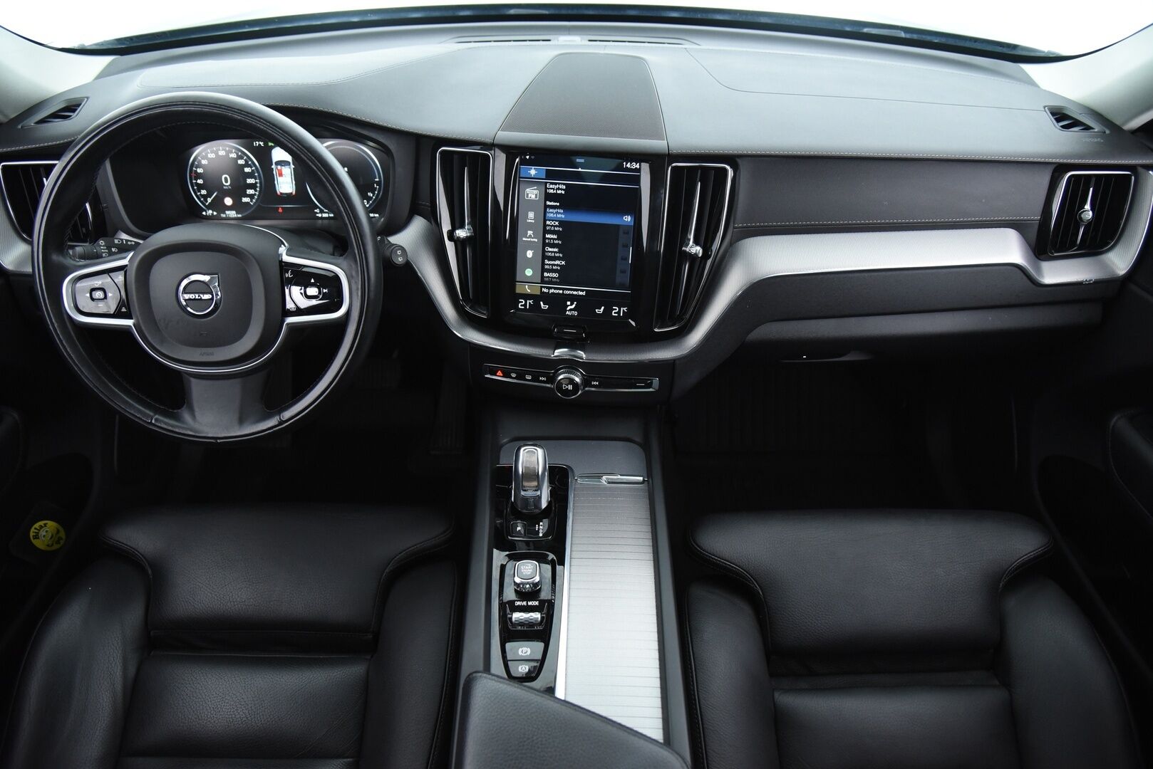 Volvo XC60 2019 T8 AWD Inscription aut / Webasto / Adapt.vak & Pilot assist / Muistipenkki / Keyless / VOC / P-kamera - 3,99 % KORKOTARJOUS TÄHÄN AUTOON 31.8. ASTI! - Four-C ilmajousitus / Sensus navi / 2-om Suomi-auto / 