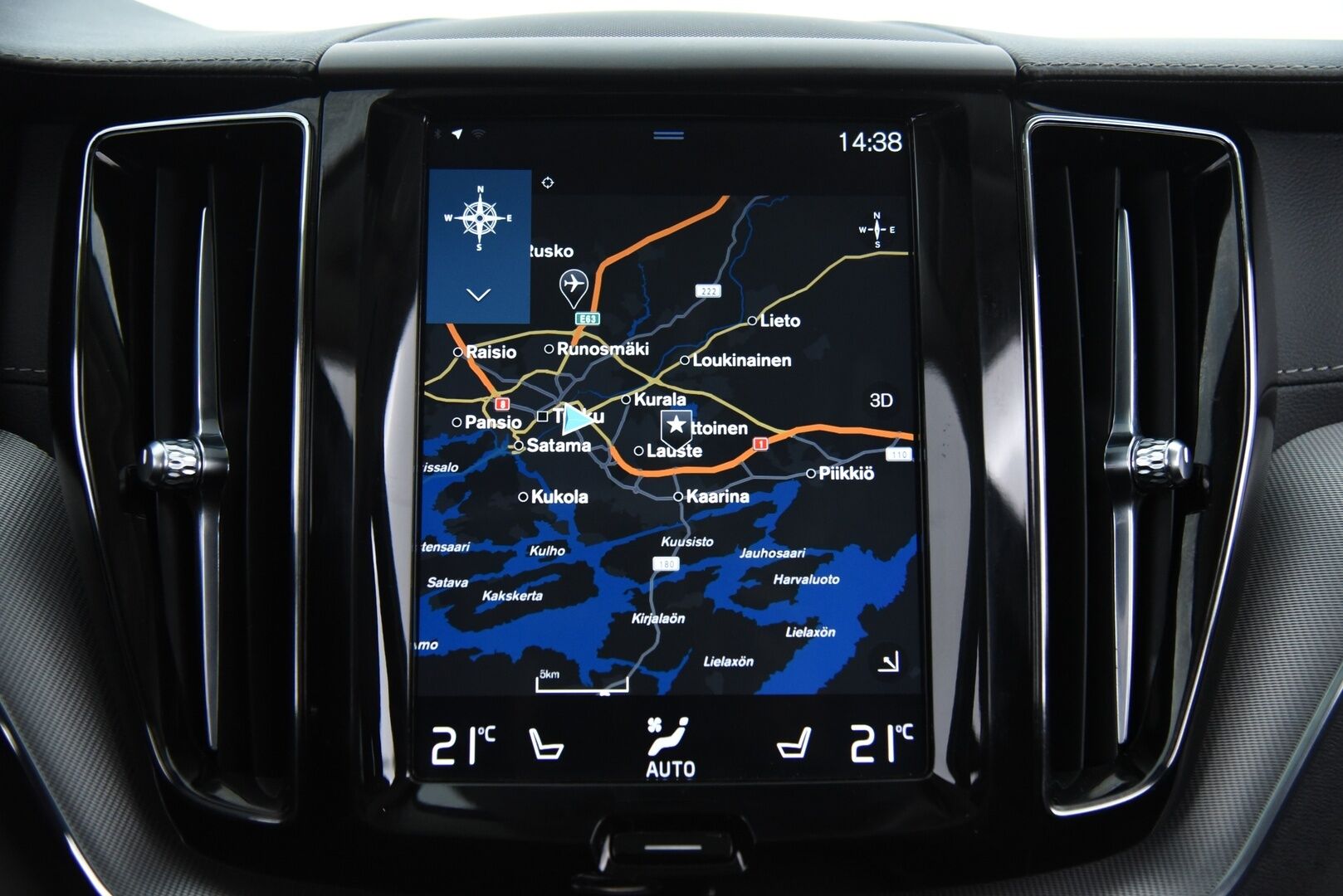 Volvo XC60 2019 T8 AWD Inscription aut / Webasto / Adapt.vak & Pilot assist / Muistipenkki / Keyless / VOC / P-kamera - 3,99 % KORKOTARJOUS TÄHÄN AUTOON 31.8. ASTI! - Four-C ilmajousitus / Sensus navi / 2-om Suomi-auto / 