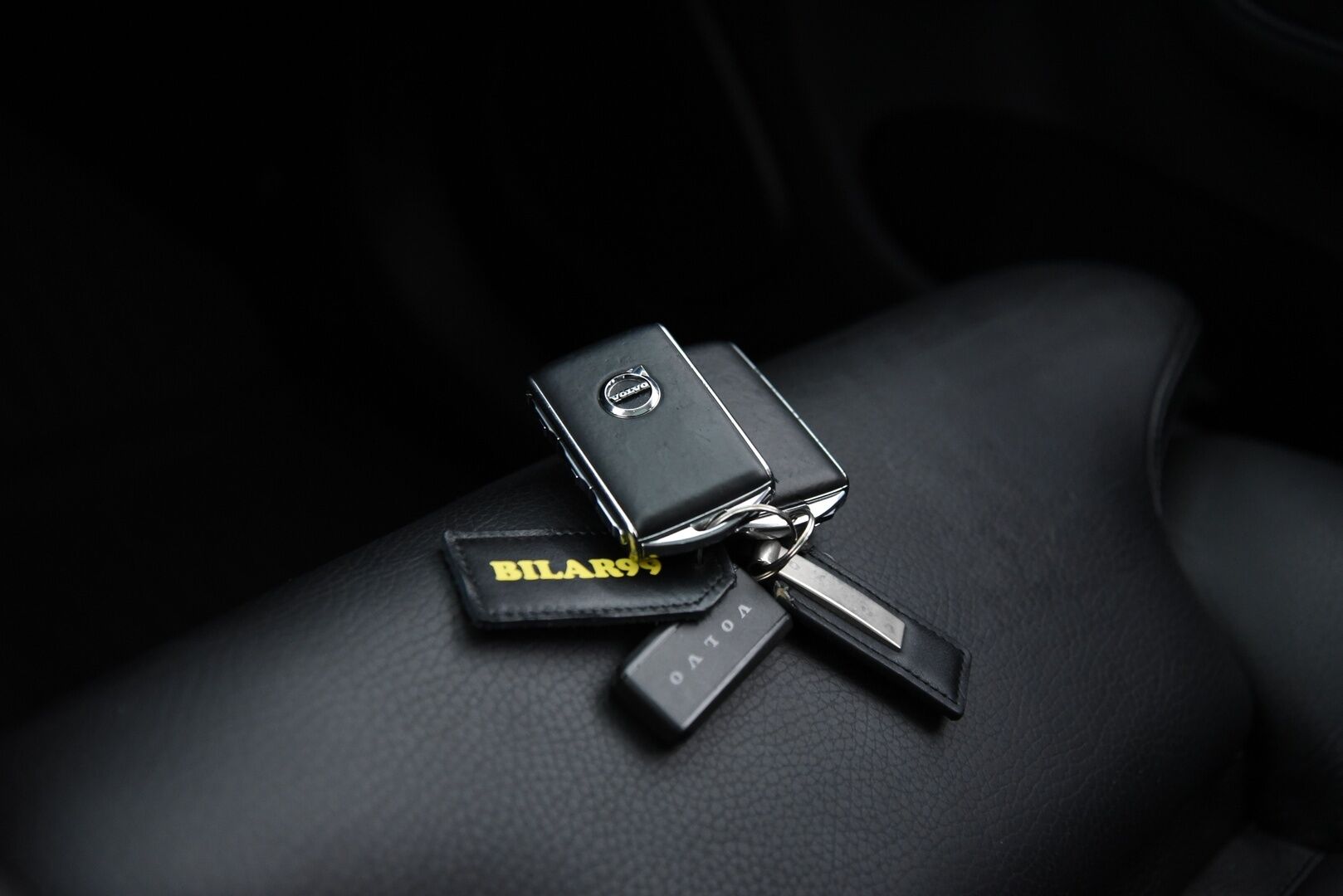 Volvo XC60 2019 T8 AWD Inscription aut / Webasto / Adapt.vak & Pilot assist / Muistipenkki / Keyless / VOC / P-kamera - 3,99 % KORKOTARJOUS TÄHÄN AUTOON 31.8. ASTI! - Four-C ilmajousitus / Sensus navi / 2-om Suomi-auto / 