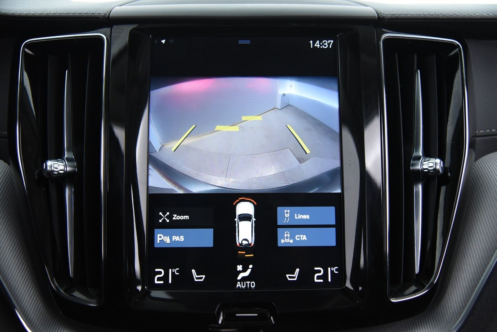 Volvo XC60 2019 T8 AWD Inscription aut / Webasto / Adapt.vak & Pilot assist / Muistipenkki / Keyless / VOC / P-kamera - Four-C ilmajousitus / Sensus navi / 2-om Suomi-auto / 