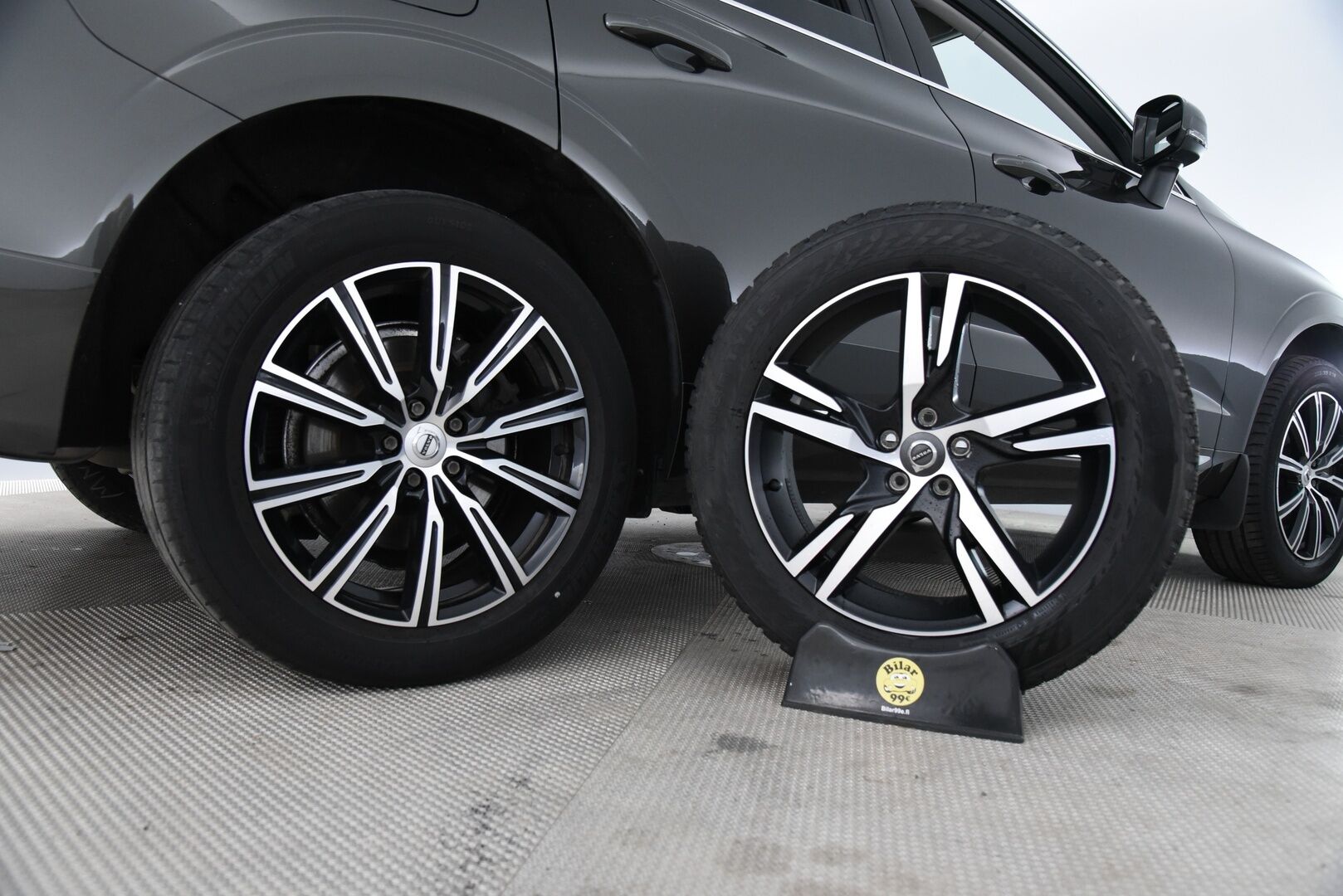 Volvo XC60 2019 T8 AWD Inscription aut / Webasto / Adapt.vak & Pilot assist / Muistipenkki / Keyless / VOC / P-kamera - 3,99 % KORKOTARJOUS TÄHÄN AUTOON 31.8. ASTI! - Four-C ilmajousitus / Sensus navi / 2-om Suomi-auto / 