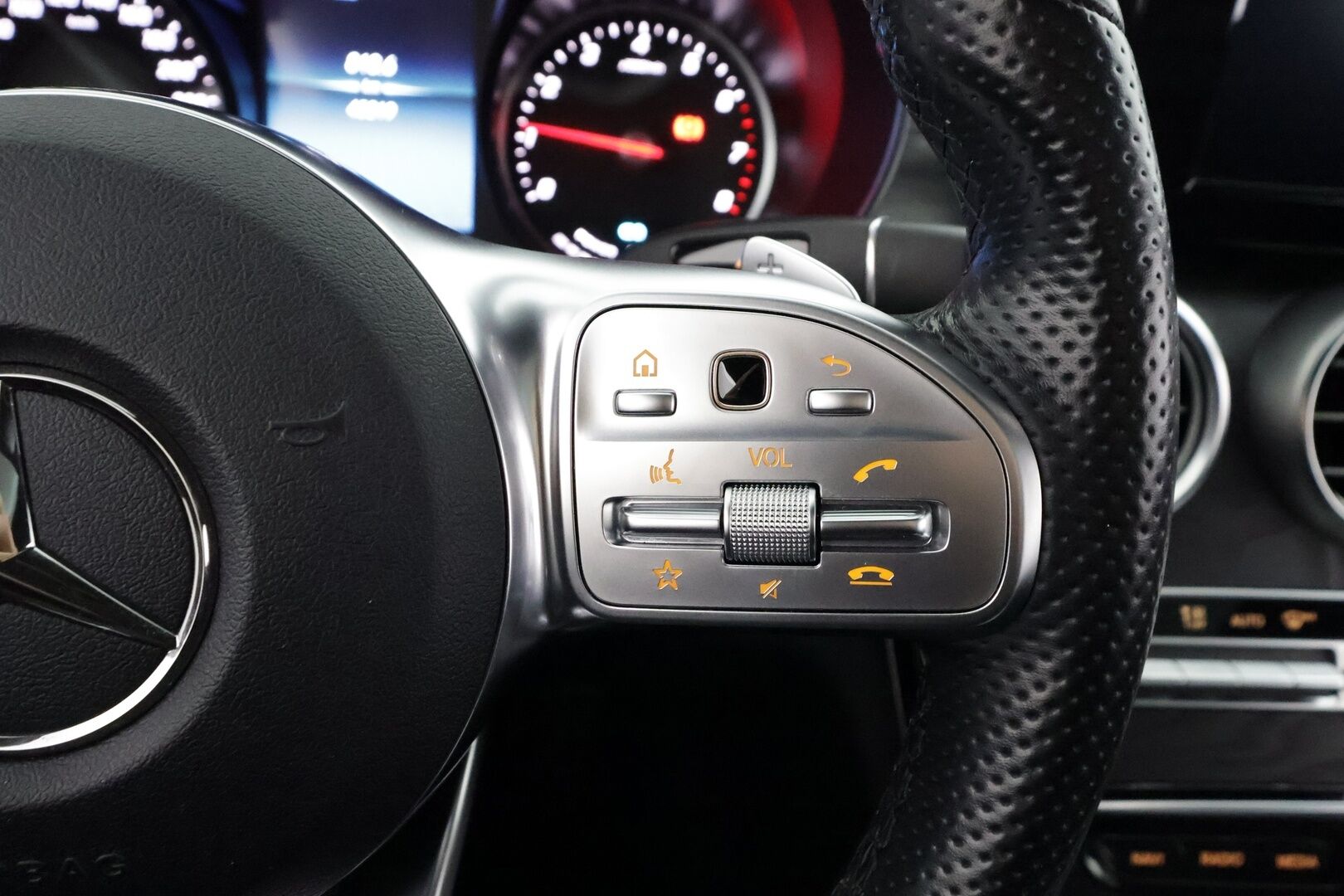 Mercedes-Benz C 2019 200 4Matic A Coupé - | Vakkari | Lisälämmitin | P.Kamera | kattoluukku | Osasähköt | LED High Performance | Puolinahat | Merkkihuollettu | Kahdet Renkaat | - KORKO VAIN 3,99 %