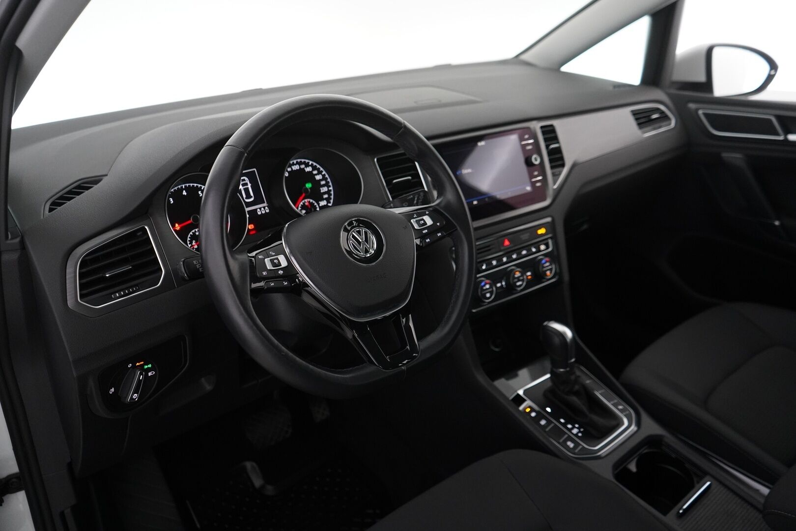 Volkswagen Golf Sportsvan 2019 Comfortline 1,0 TSI 85 kW (115 hv) DSG *ACC / Kamera / Apple Carplay & AndroidAuto* - KATSO KAMPANJAHINTA! / Kahdet renkaat / Jakohihna vaihdettu / Suomi-auto - HULLUT VÄLIPÄIVÄT KORKOTARJOUS 2,49%