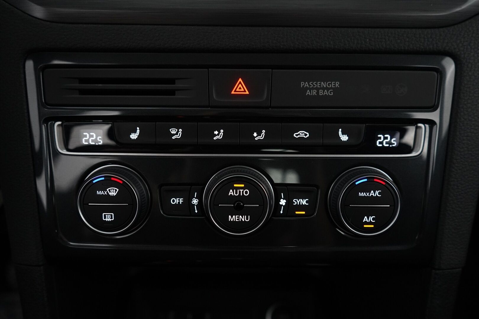 Volkswagen Golf Sportsvan 2019 Comfortline 1,0 TSI 85 kW (115 hv) DSG *ACC / Kamera / Apple Carplay & AndroidAuto* - KATSO KAMPANJAHINTA! / Kahdet renkaat / Jakohihna vaihdettu / Suomi-auto - HULLUT VÄLIPÄIVÄT KORKOTARJOUS 2,49%