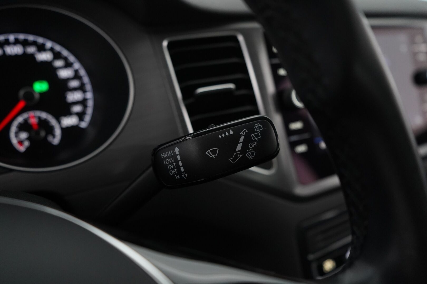 Volkswagen Golf Sportsvan 2019 Comfortline 1,0 TSI 85 kW (115 hv) DSG *ACC / Kamera / Apple Carplay & AndroidAuto* - KATSO KAMPANJAHINTA! / Kahdet renkaat / Jakohihna vaihdettu / Suomi-auto - HULLUT VÄLIPÄIVÄT KORKOTARJOUS 2,49%