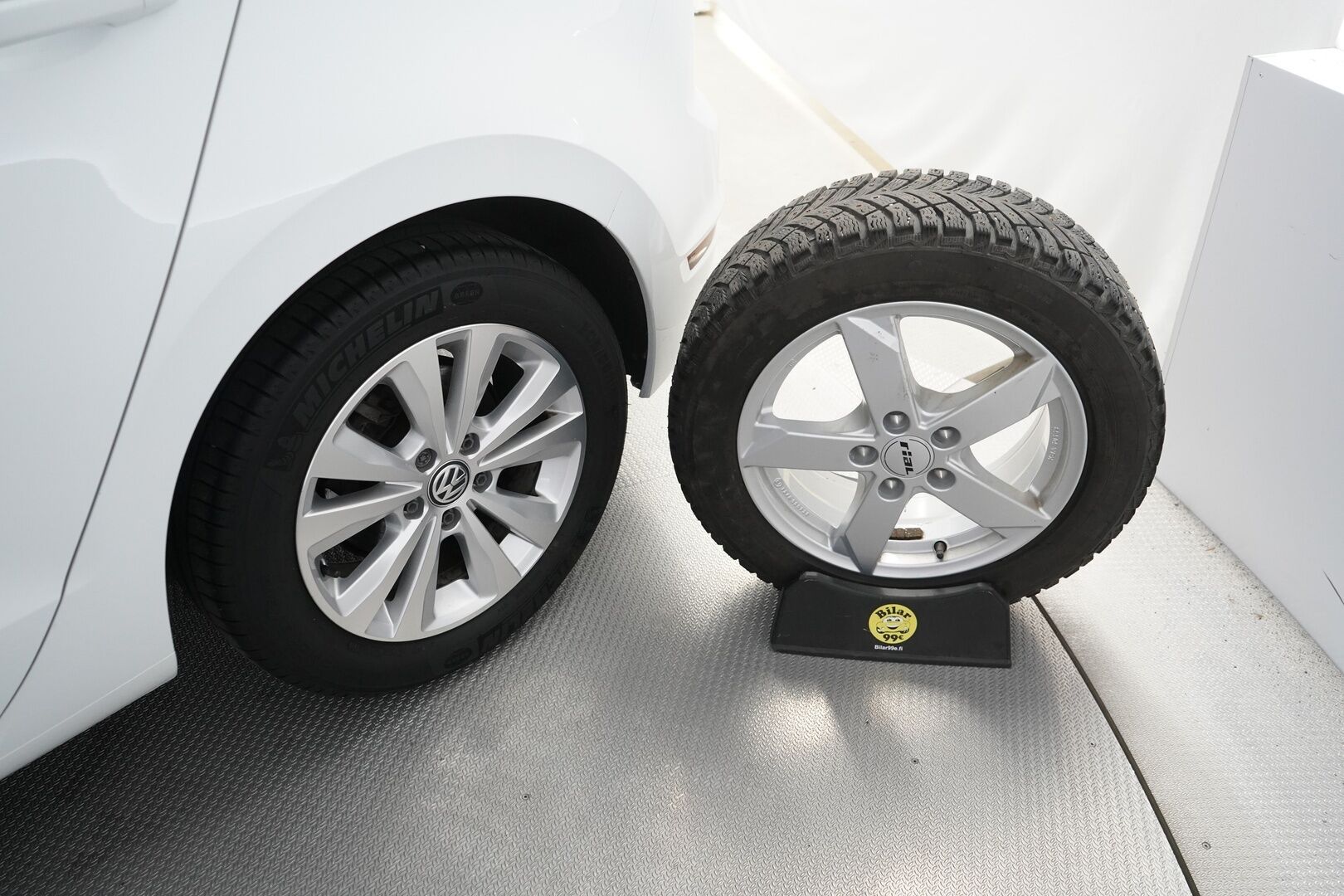 Volkswagen Golf Sportsvan 2019 Comfortline 1,0 TSI 85 kW (115 hv) DSG *ACC / Kamera / Apple Carplay & AndroidAuto* - KATSO KAMPANJAHINTA! / Kahdet renkaat / Jakohihna vaihdettu / Suomi-auto - HULLUT VÄLIPÄIVÄT KORKOTARJOUS 2,49%