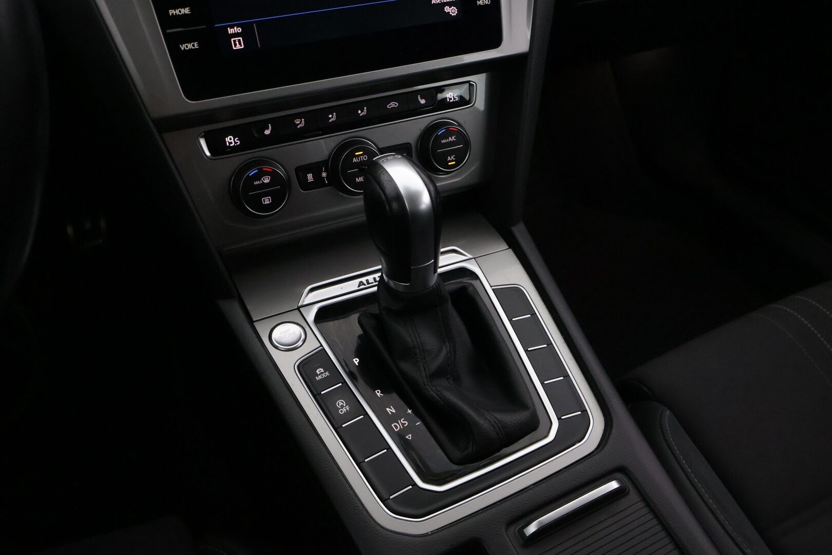Volkswagen Passat 2019 Variant Alltrack 2,0 TDI SCR 140 kW (190 hv) 4MOTION DSG-automaatti *ACC / Webasto / KeyLessGo / LED / Nahka-alcantara* - Merkkihuollettu ja siistikuntoinen Suomi-auto kaksilla renkailla!