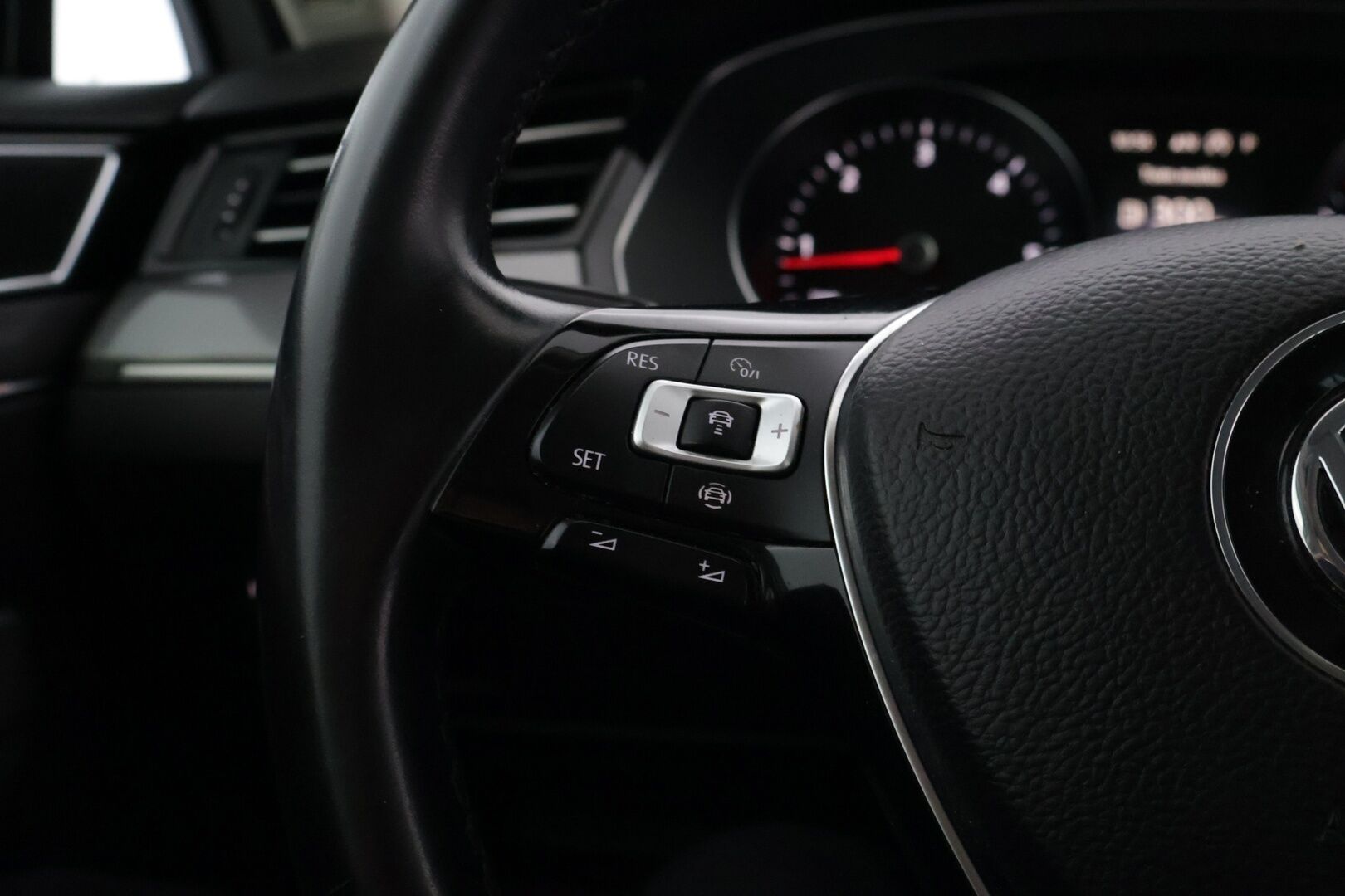 Volkswagen Passat 2019 Variant Alltrack 2,0 TDI SCR 140 kW (190 hv) 4MOTION DSG-automaatti *ACC / Webasto / KeyLessGo / LED / Nahka-alcantara* - Merkkihuollettu ja siistikuntoinen Suomi-auto kaksilla renkailla!