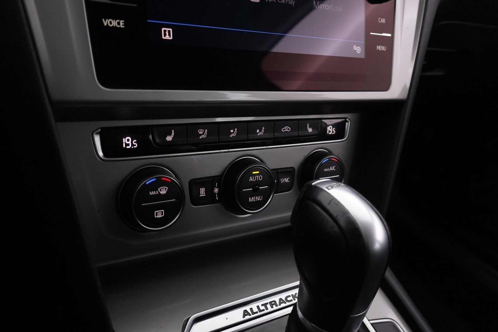 Volkswagen Passat 2019 Variant Alltrack 2,0 TDI SCR 140 kW (190 hv) 4MOTION DSG-automaatti *ACC / Webasto / KeyLessGo / LED / Nahka-alcantara* - Merkkihuollettu ja siistikuntoinen Suomi-auto kaksilla renkailla!