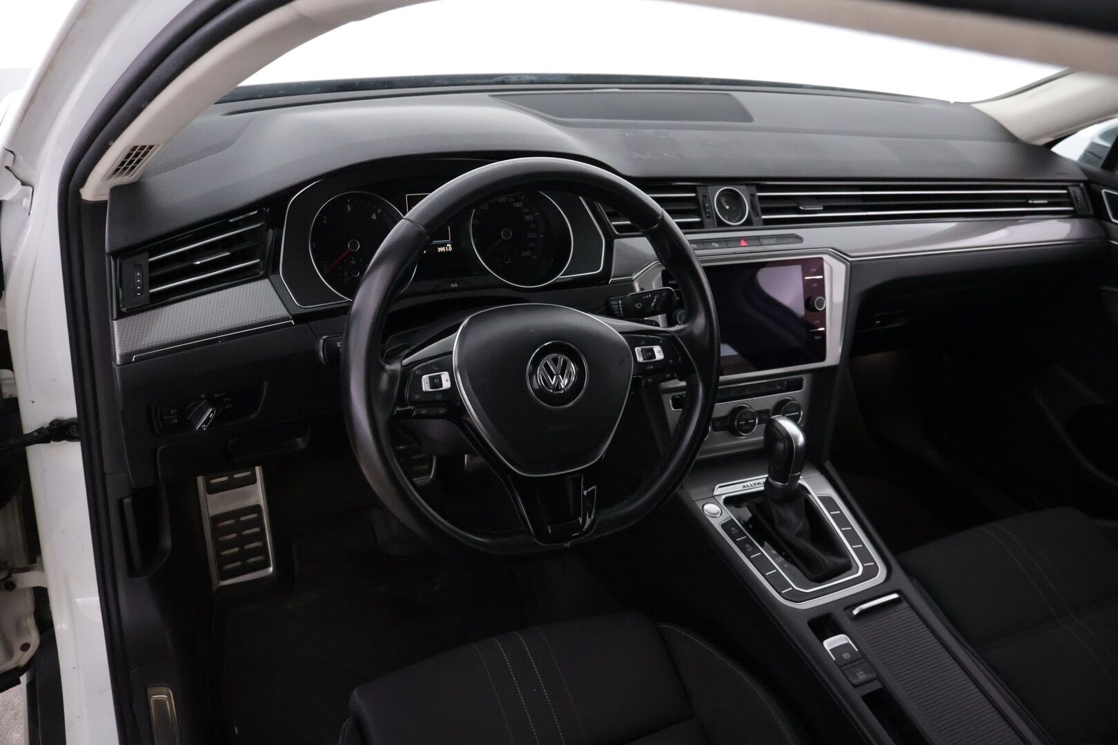 Volkswagen Passat 2019 Variant Alltrack 2,0 TDI SCR 140 kW (190 hv) 4MOTION DSG-automaatti *ACC / Webasto / KeyLessGo / LED / Nahka-alcantara* - Merkkihuollettu ja siistikuntoinen Suomi-auto kaksilla renkailla!