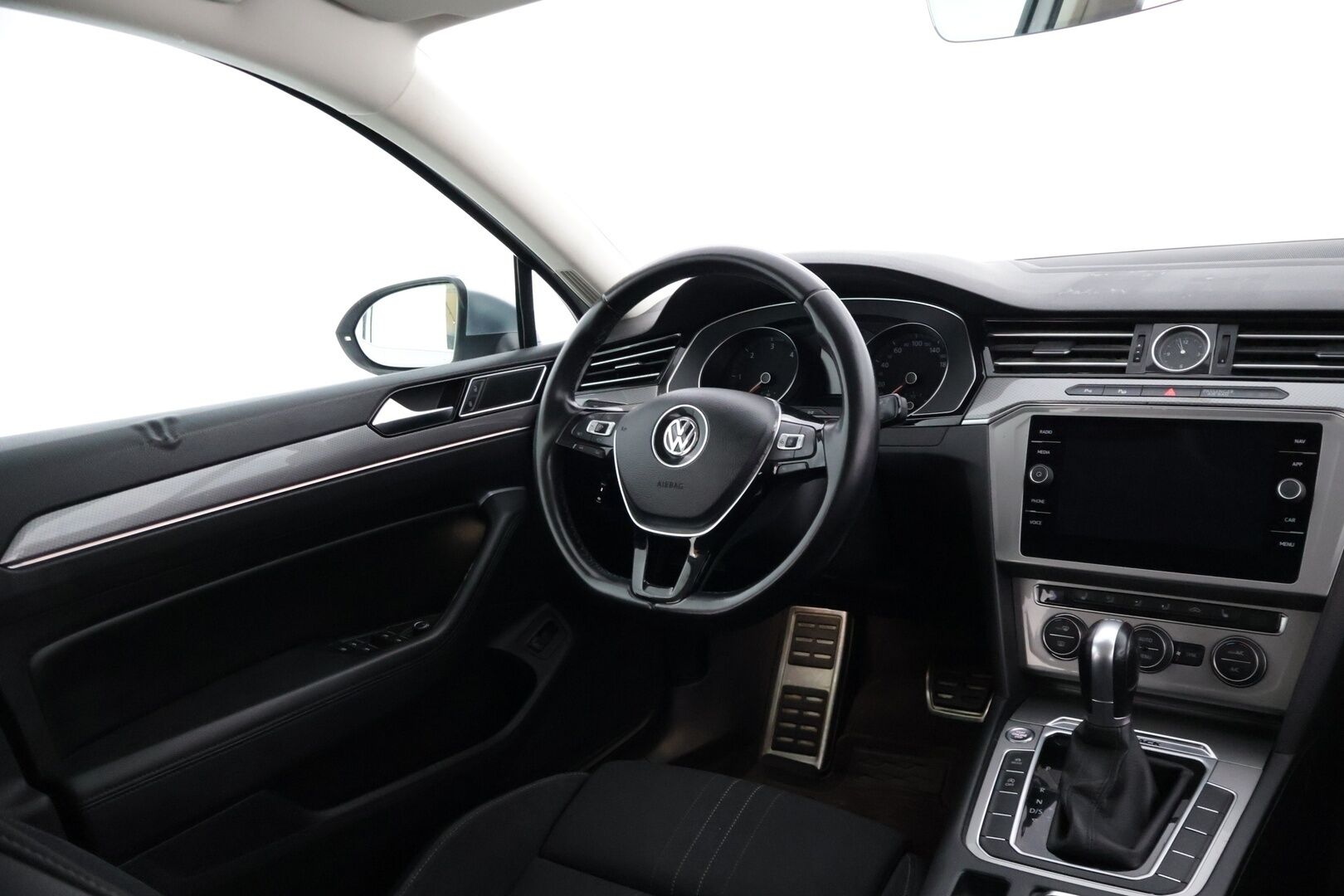 Volkswagen Passat 2019 Variant Alltrack 2,0 TDI SCR 140 kW (190 hv) 4MOTION DSG-automaatti *ACC / Webasto / KeyLessGo / LED / Nahka-alcantara* - Merkkihuollettu ja siistikuntoinen Suomi-auto kaksilla renkailla!